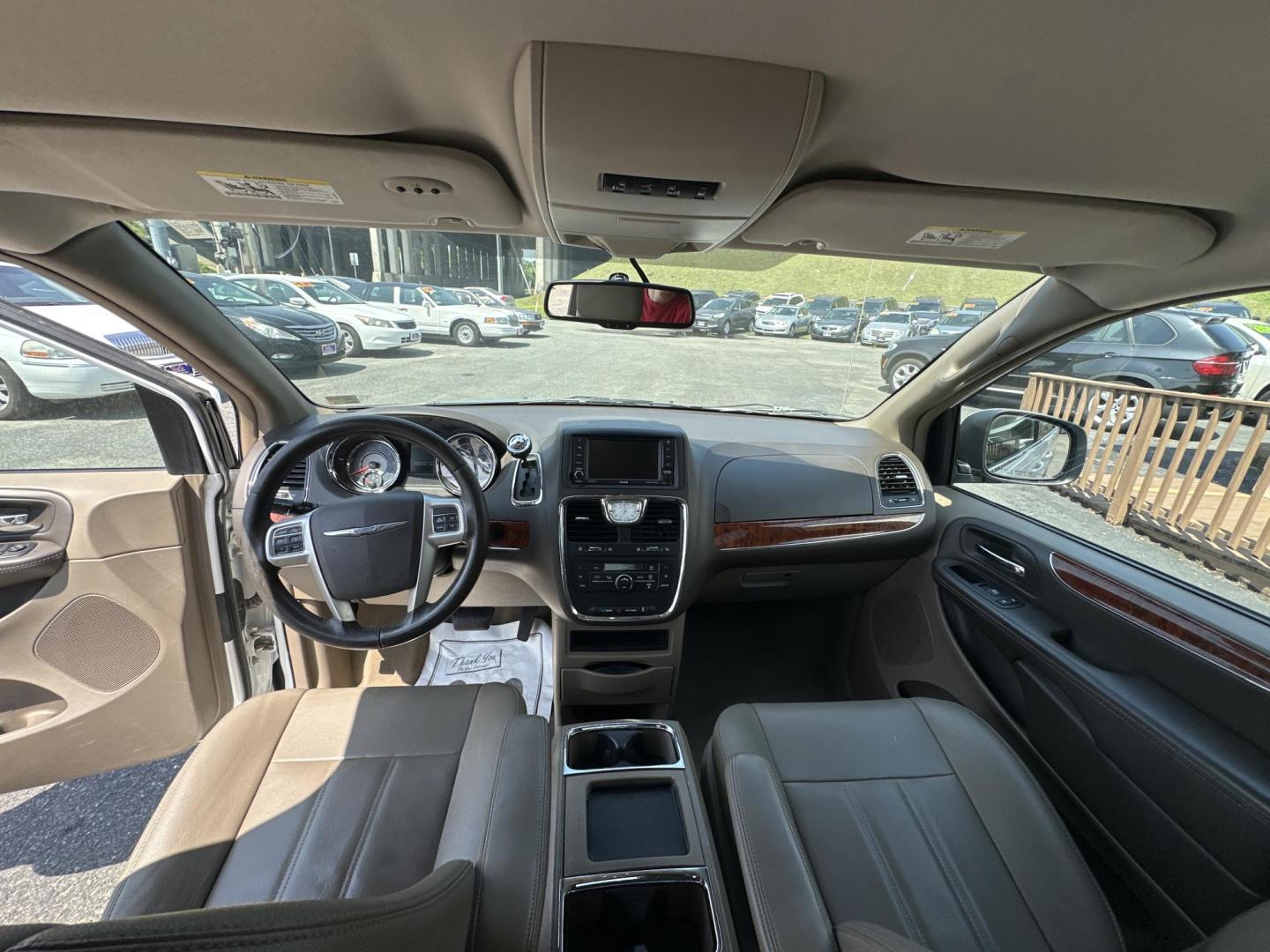 2016 white Chrysler Town & Country Touring (2C4RC1BG5GR) with an 3.6L V6 DOHC 24V engine, 6A transmission, located at 5700 Curlew Drive, Norfolk, VA, 23502, (757) 455-6330, 36.841885, -76.209412 - Photo#6