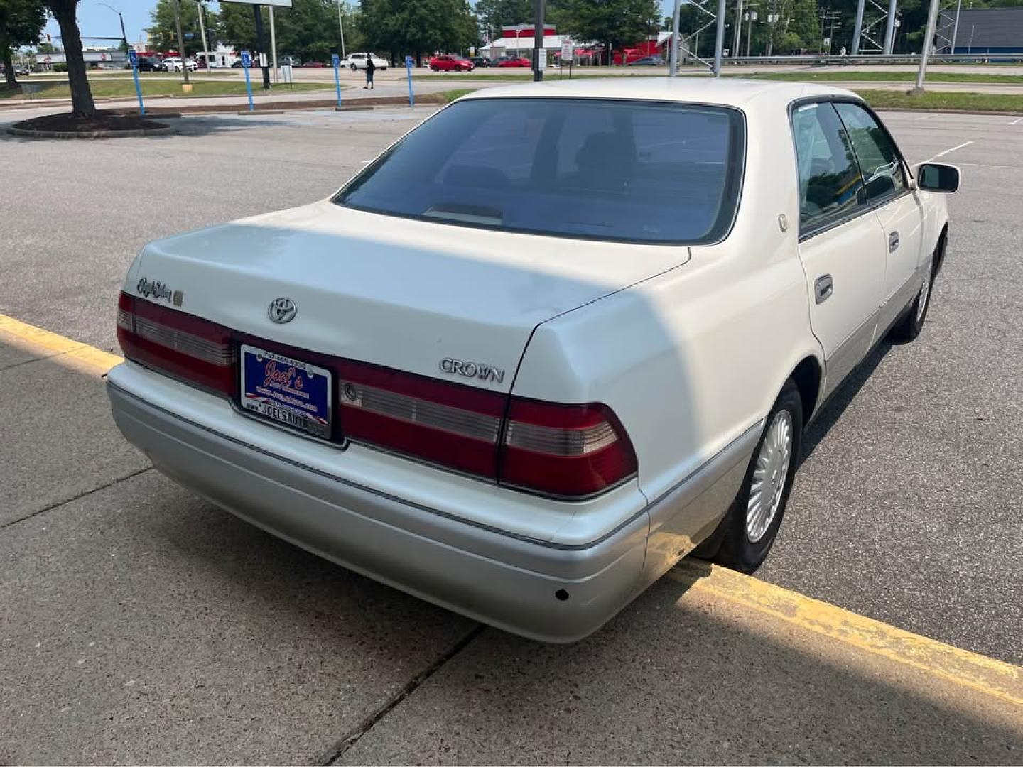 1995 white /Gray Toyota Crown Royal Saloon (H56A5012013) with an 2JZ Inline 6 engine, Automatic transmission, located at 5700 Curlew Drive, Norfolk, VA, 23502, (757) 455-6330, 36.841885, -76.209412 - CASH DEAL NO IN HOUSE FINANCING AVAILABLE -1995 Toyota Crown Royal Saloon -2jz motor straight six motor -Imported right hand drive -60k miles/90k kilometers -0 mechanical issues runs and drives great -New state inspection -Fresh oil change -Ready for a new owner -Virginia dealer - Photo#4