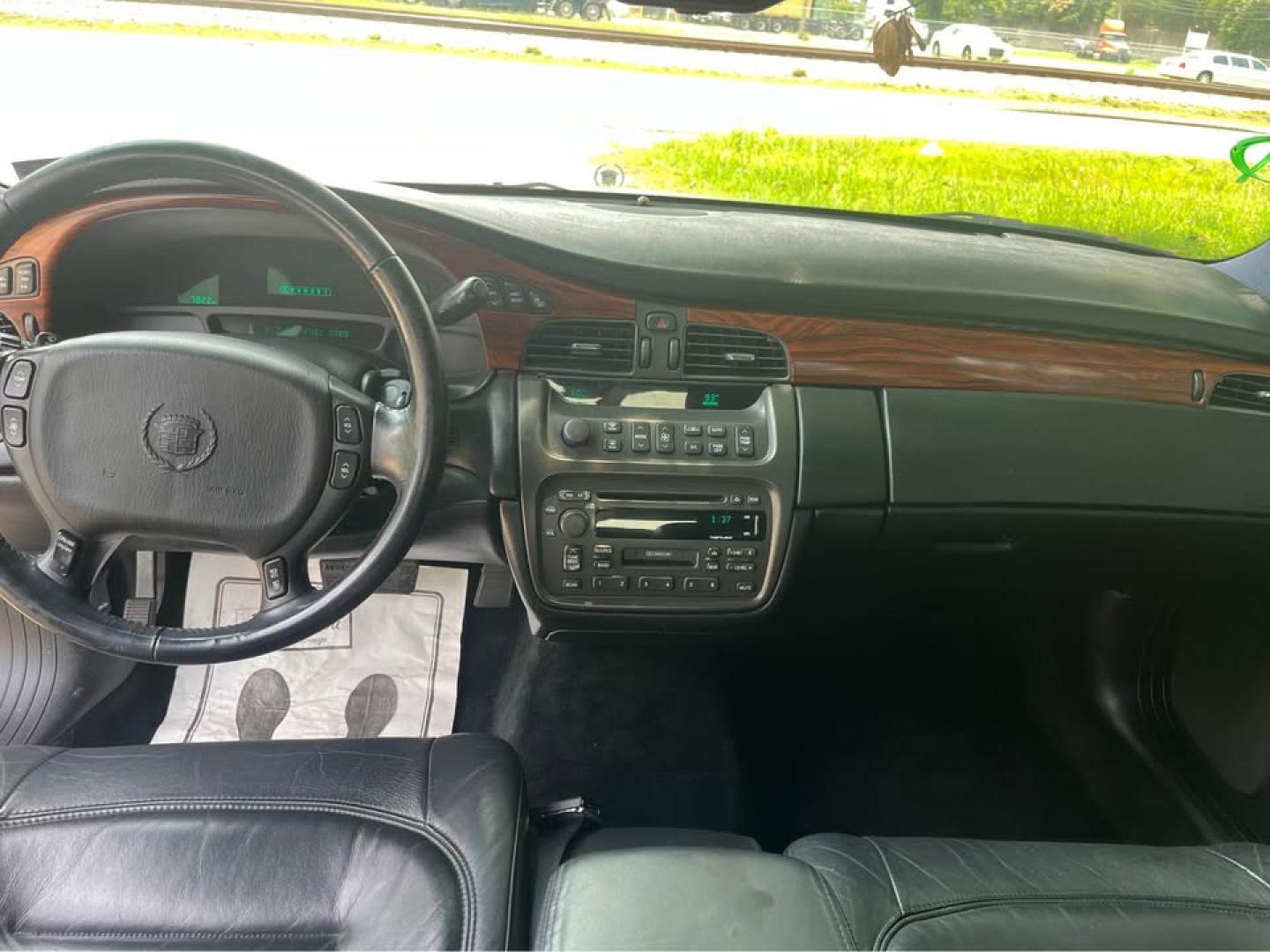 2000 Silver /black Cadillac Deville Base (1G6KD54Y6YU) with an 4.6L V8 DOHC 32V engine, 4-Speed Automatic Overdrive transmission, located at 5700 Curlew Drive, Norfolk, VA, 23502, (757) 455-6330, 36.841885, -76.209412 - -107k miles -Excellent condition -Ready for a new owner -New state inspection -Virginia dealer - Photo#9