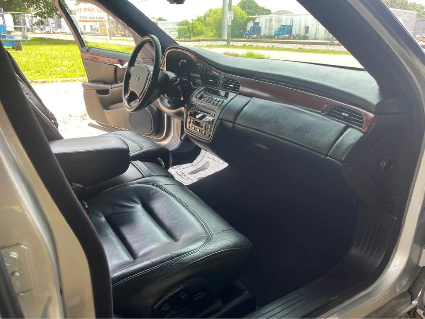 2000 Silver /black Cadillac Deville Base (1G6KD54Y6YU) with an 4.6L V8 DOHC 32V engine, 4-Speed Automatic Overdrive transmission, located at 5700 Curlew Drive, Norfolk, VA, 23502, (757) 455-6330, 36.841885, -76.209412 - -107k miles -Excellent condition -Ready for a new owner -New state inspection -Virginia dealer - Photo#11