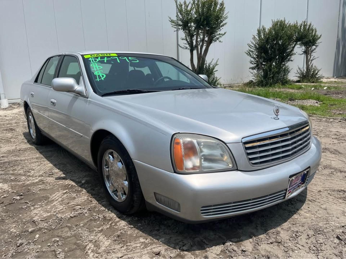 2000 Silver /black Cadillac Deville Base (1G6KD54Y6YU) with an 4.6L V8 DOHC 32V engine, 4-Speed Automatic Overdrive transmission, located at 5700 Curlew Drive, Norfolk, VA, 23502, (757) 455-6330, 36.841885, -76.209412 - -107k miles -Excellent condition -Ready for a new owner -New state inspection -Virginia dealer - Photo#5