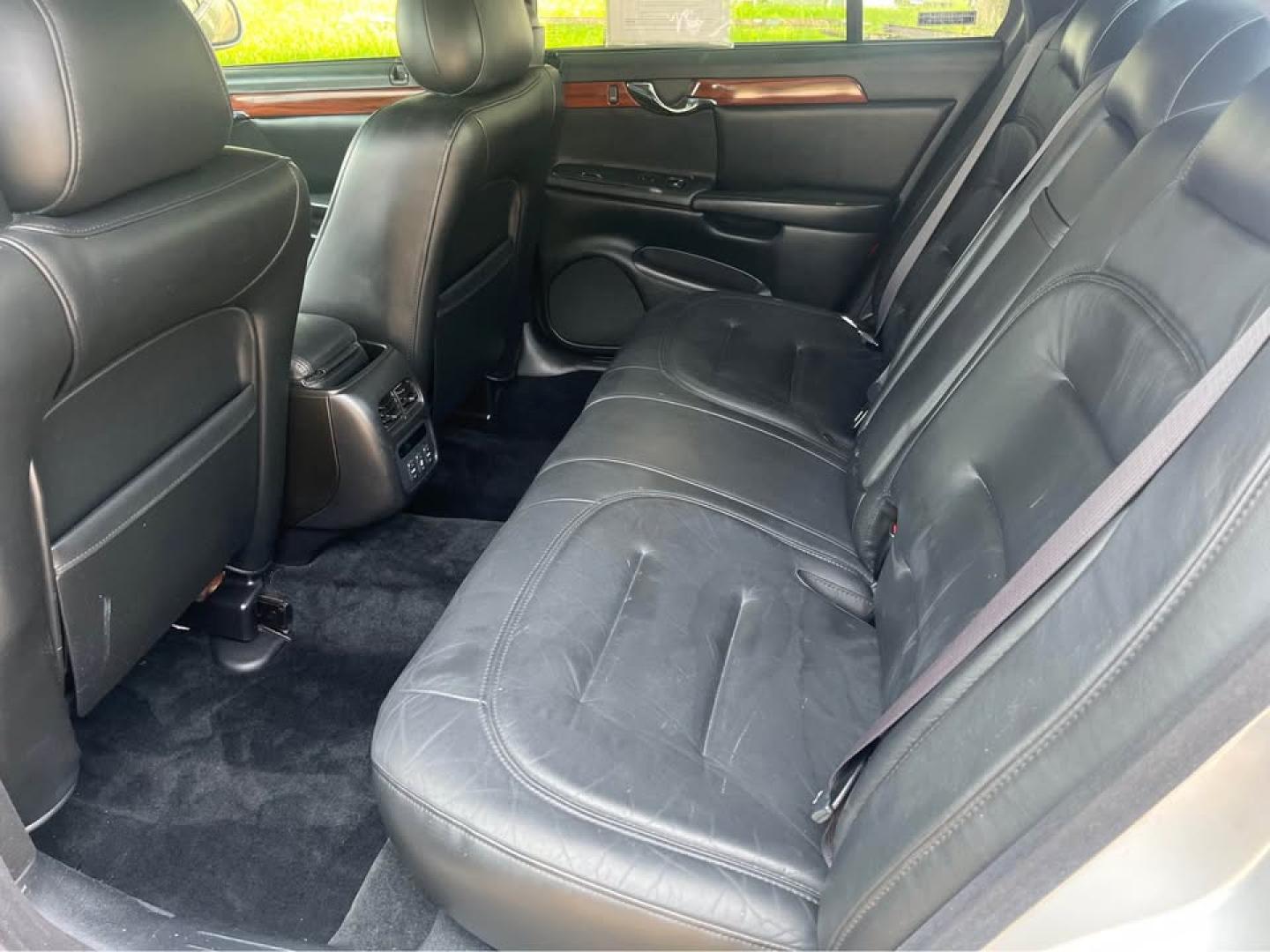 2000 Silver /black Cadillac Deville Base (1G6KD54Y6YU) with an 4.6L V8 DOHC 32V engine, 4-Speed Automatic Overdrive transmission, located at 5700 Curlew Drive, Norfolk, VA, 23502, (757) 455-6330, 36.841885, -76.209412 - -107k miles -Excellent condition -Ready for a new owner -New state inspection -Virginia dealer - Photo#12