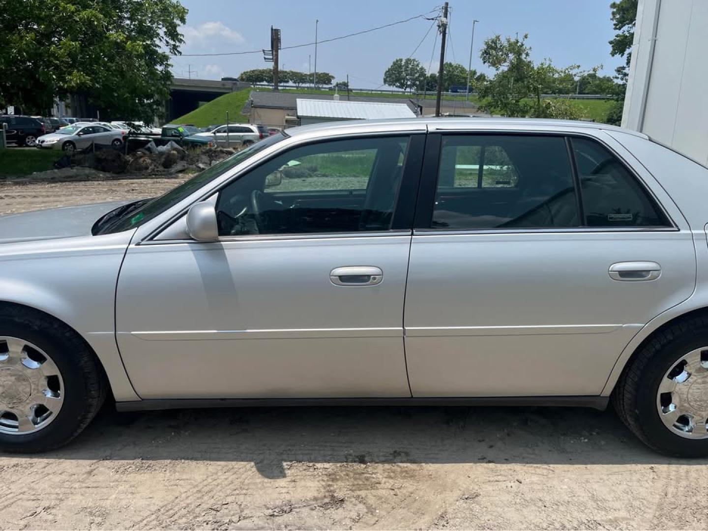 2000 Silver /black Cadillac Deville Base (1G6KD54Y6YU) with an 4.6L V8 DOHC 32V engine, 4-Speed Automatic Overdrive transmission, located at 5700 Curlew Drive, Norfolk, VA, 23502, (757) 455-6330, 36.841885, -76.209412 - -107k miles -Excellent condition -Ready for a new owner -New state inspection -Virginia dealer - Photo#1