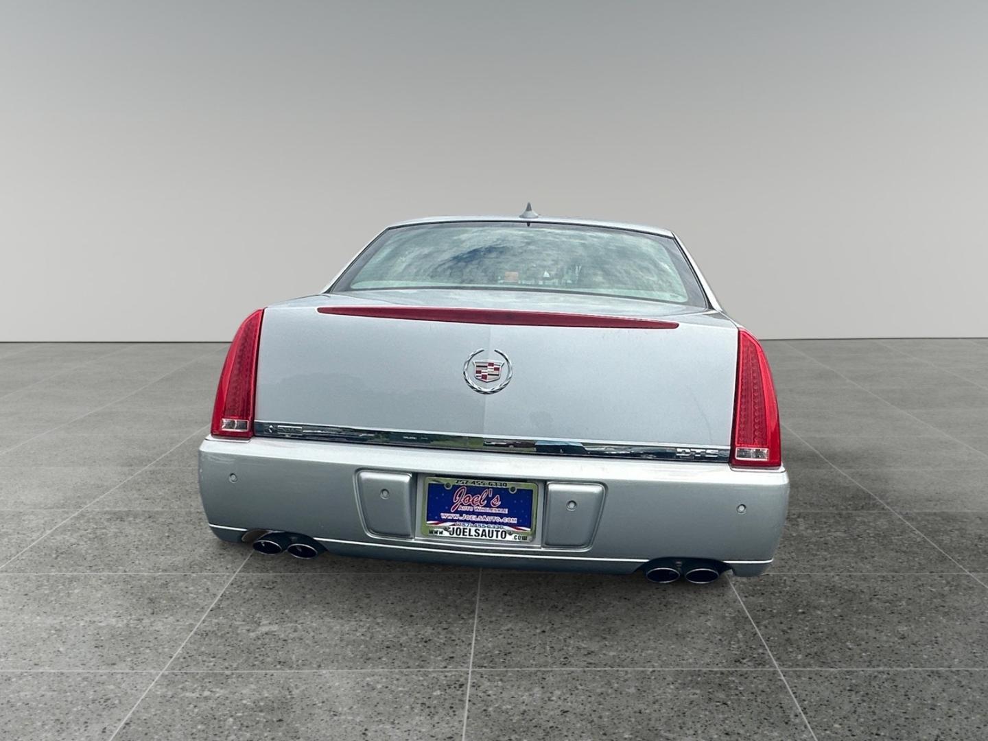 2009 Cadillac DTS Luxury I (1G6KD57Y59U) with an 4.6L V8 DOHC 32V engine, 4-Speed Automatic Overdrive transmission, located at 5700 Curlew Drive, Norfolk, VA, 23502, (757) 455-6330, 36.841885, -76.209412 - Photo#4