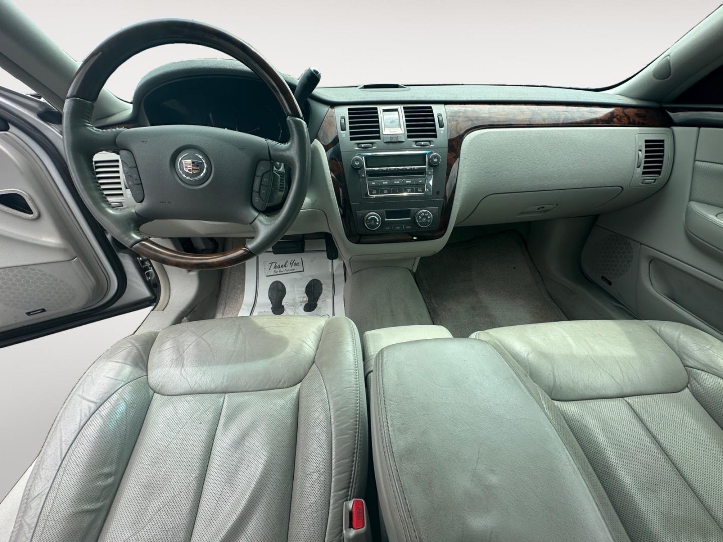 2009 Cadillac DTS Luxury I (1G6KD57Y59U) with an 4.6L V8 DOHC 32V engine, 4-Speed Automatic Overdrive transmission, located at 5700 Curlew Drive, Norfolk, VA, 23502, (757) 455-6330, 36.841885, -76.209412 - Photo#8
