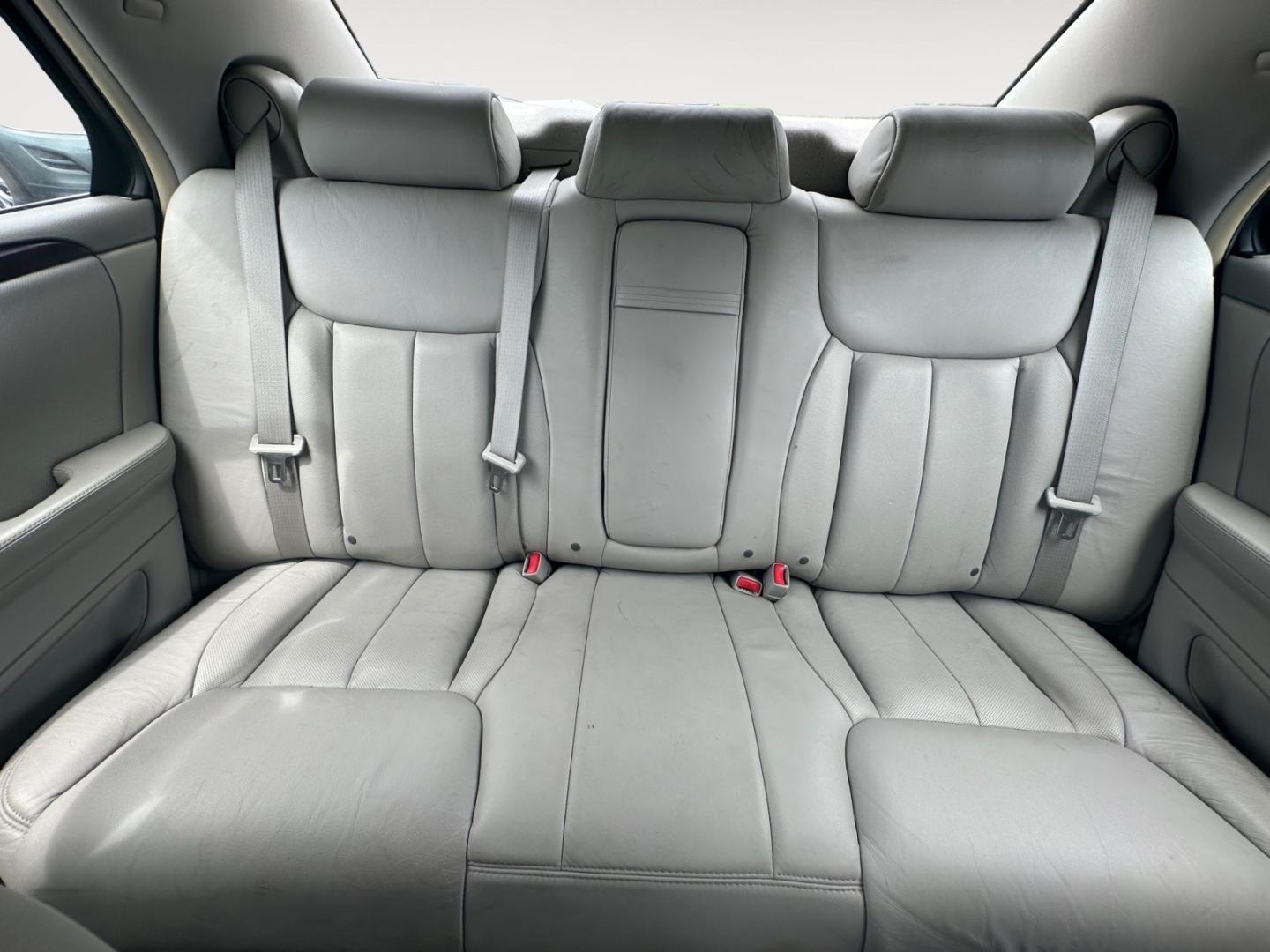 2009 Cadillac DTS Luxury I (1G6KD57Y59U) with an 4.6L V8 DOHC 32V engine, 4-Speed Automatic Overdrive transmission, located at 5700 Curlew Drive, Norfolk, VA, 23502, (757) 455-6330, 36.841885, -76.209412 - Photo#11