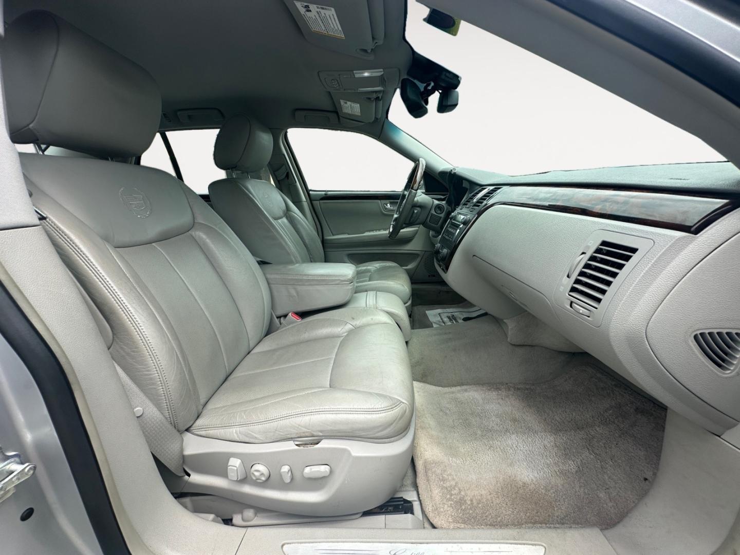 2009 Cadillac DTS Luxury I (1G6KD57Y59U) with an 4.6L V8 DOHC 32V engine, 4-Speed Automatic Overdrive transmission, located at 5700 Curlew Drive, Norfolk, VA, 23502, (757) 455-6330, 36.841885, -76.209412 - Photo#10