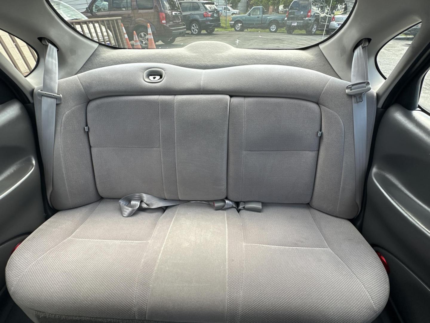 1999 Gray Ford Taurus SE (1FAFP53U0XA) with an 3.0L V6 OHV 12V engine, 4-Speed Automatic Overdrive transmission, located at 5700 Curlew Drive, Norfolk, VA, 23502, (757) 455-6330, 36.841885, -76.209412 - Photo#8