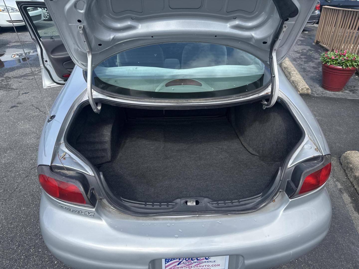 1999 Gray Ford Taurus SE (1FAFP53U0XA) with an 3.0L V6 OHV 12V engine, 4-Speed Automatic Overdrive transmission, located at 5700 Curlew Drive, Norfolk, VA, 23502, (757) 455-6330, 36.841885, -76.209412 - Photo#9