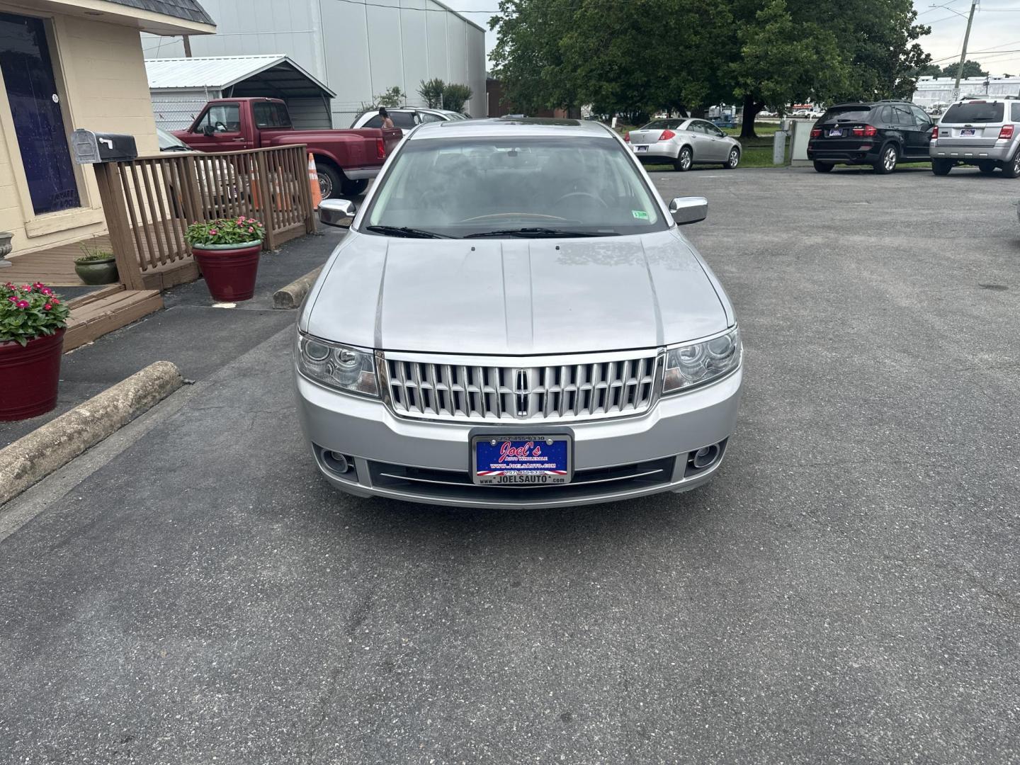 2009 Silver Lincoln MKZ AWD (3LNHM28T59R) with an 3.5L V6 DOHC 24V engine, 6-Speed Automatic transmission, located at 5700 Curlew Drive, Norfolk, VA, 23502, (757) 455-6330, 36.841885, -76.209412 - Photo#4