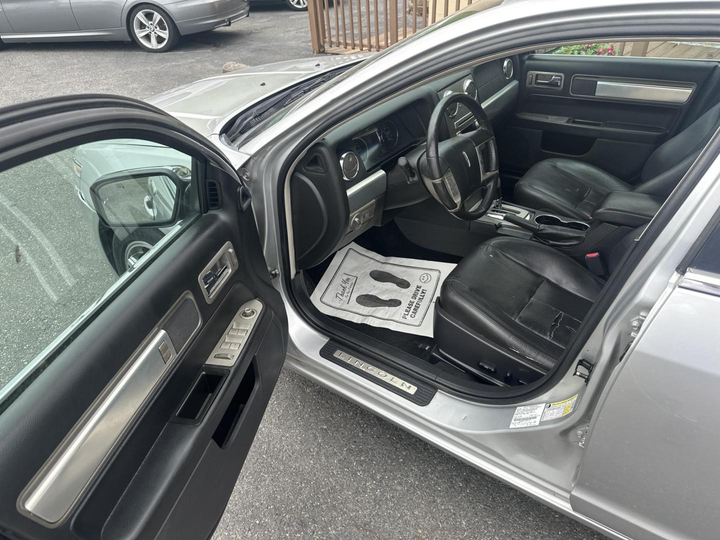 2009 Silver Lincoln MKZ AWD (3LNHM28T59R) with an 3.5L V6 DOHC 24V engine, 6-Speed Automatic transmission, located at 5700 Curlew Drive, Norfolk, VA, 23502, (757) 455-6330, 36.841885, -76.209412 - Photo#5