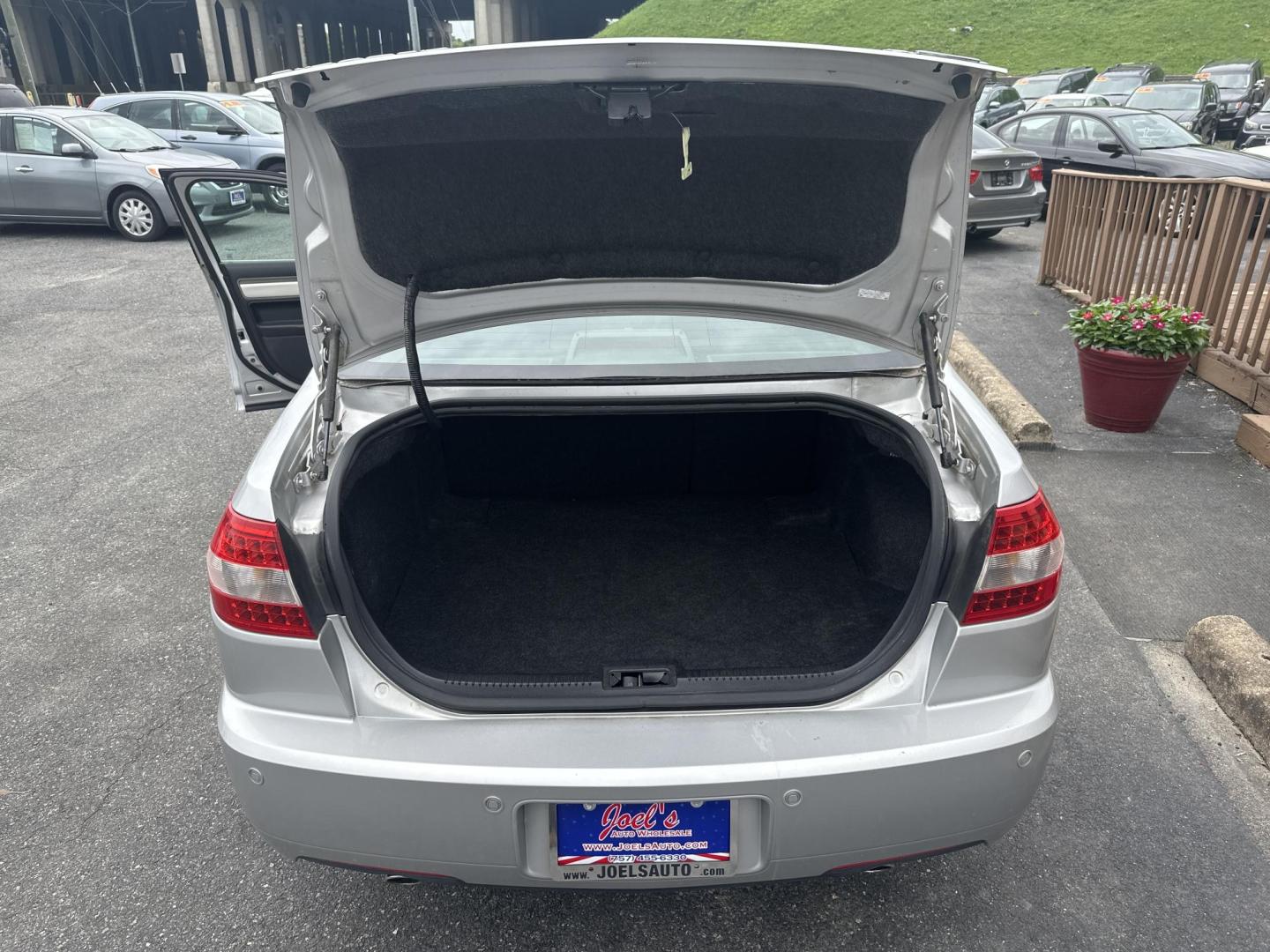 2009 Silver Lincoln MKZ AWD (3LNHM28T59R) with an 3.5L V6 DOHC 24V engine, 6-Speed Automatic transmission, located at 5700 Curlew Drive, Norfolk, VA, 23502, (757) 455-6330, 36.841885, -76.209412 - Photo#10