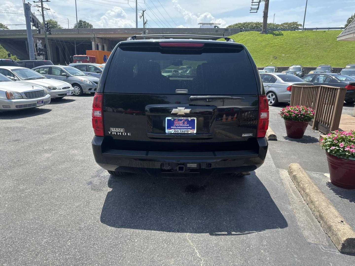 2008 Black Chevrolet Tahoe LS 2WD (1GNFC13098R) with an 5.3L V8 OHV 16V FFV engine, 4-Speed Automatic Overdrive transmission, located at 5700 Curlew Dr., Norfolk, VA, 23502, (703) 554-4373, 36.841885, -76.209412 - Photo#2