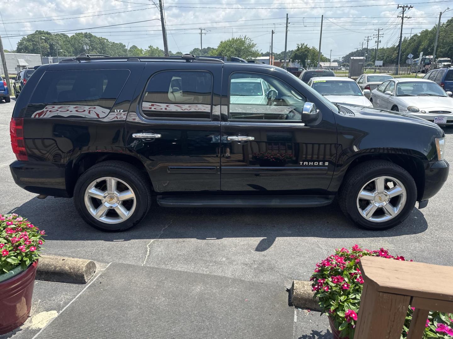 2008 Black Chevrolet Tahoe LS 2WD (1GNFC13098R) with an 5.3L V8 OHV 16V FFV engine, 4-Speed Automatic Overdrive transmission, located at 5700 Curlew Dr., Norfolk, VA, 23502, (703) 554-4373, 36.841885, -76.209412 - Photo#3