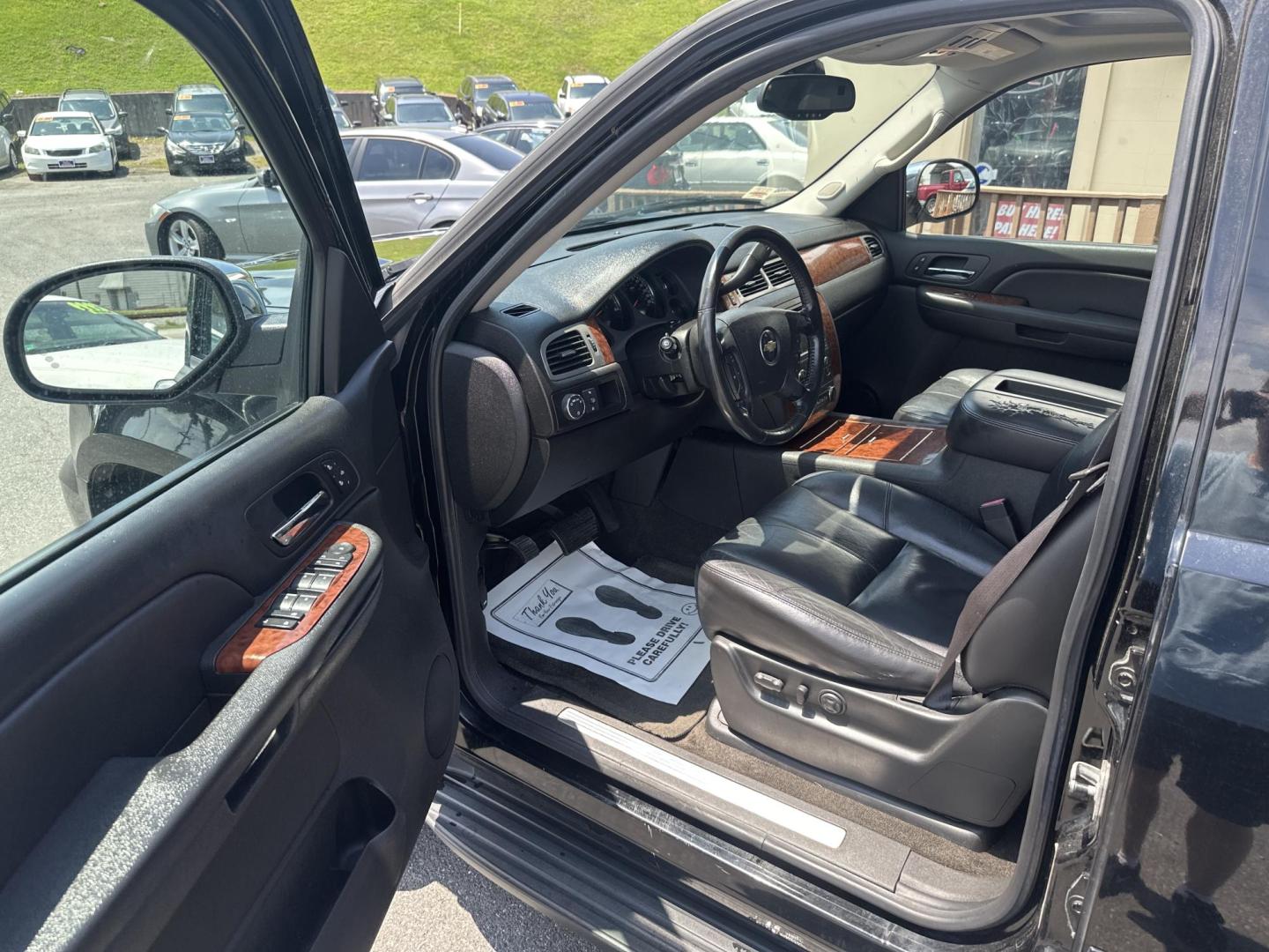 2008 Black Chevrolet Tahoe LS 2WD (1GNFC13098R) with an 5.3L V8 OHV 16V FFV engine, 4-Speed Automatic Overdrive transmission, located at 5700 Curlew Dr., Norfolk, VA, 23502, (703) 554-4373, 36.841885, -76.209412 - Photo#5