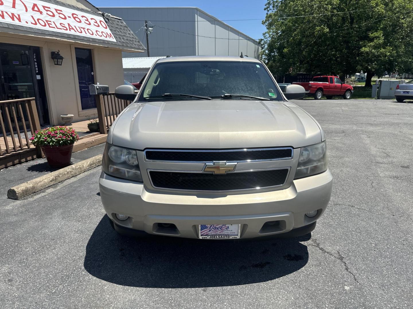 2007 Tan Chevrolet Suburban LS 1500 4WD (1GNFK16377J) with an 5.3L V8 OHV 16V FFV engine, 4-Speed Automatic Overdrive transmission, located at 5700 Curlew Drive, Norfolk, VA, 23502, (757) 455-6330, 36.841885, -76.209412 - Photo#3