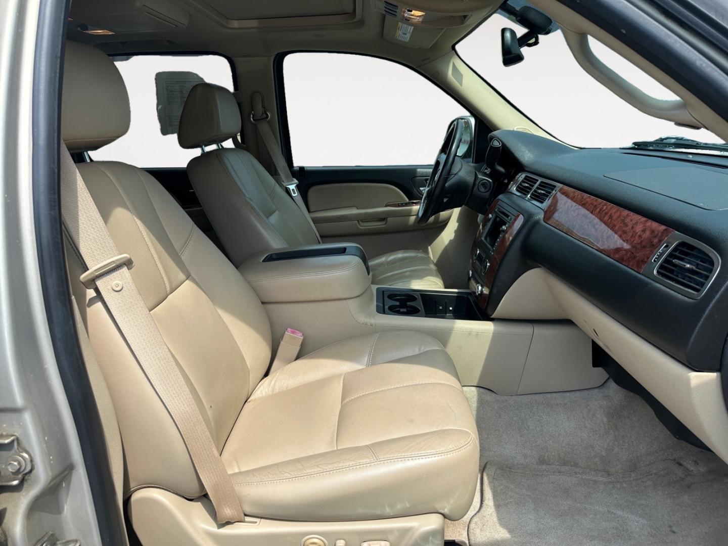 2007 Tan Chevrolet Suburban LS 1500 4WD (1GNFK16377J) with an 5.3L V8 OHV 16V FFV engine, 4-Speed Automatic Overdrive transmission, located at 5700 Curlew Drive, Norfolk, VA, 23502, (757) 455-6330, 36.841885, -76.209412 - Photo#11