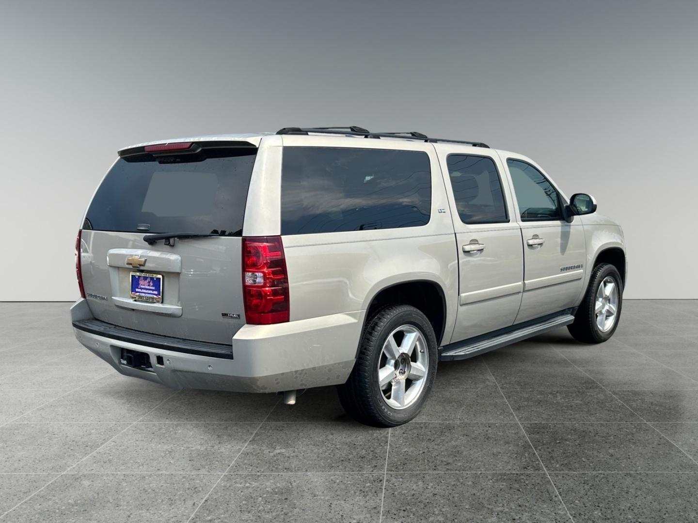 2007 Tan Chevrolet Suburban LS 1500 4WD (1GNFK16377J) with an 5.3L V8 OHV 16V FFV engine, 4-Speed Automatic Overdrive transmission, located at 5700 Curlew Drive, Norfolk, VA, 23502, (757) 455-6330, 36.841885, -76.209412 - Photo#4