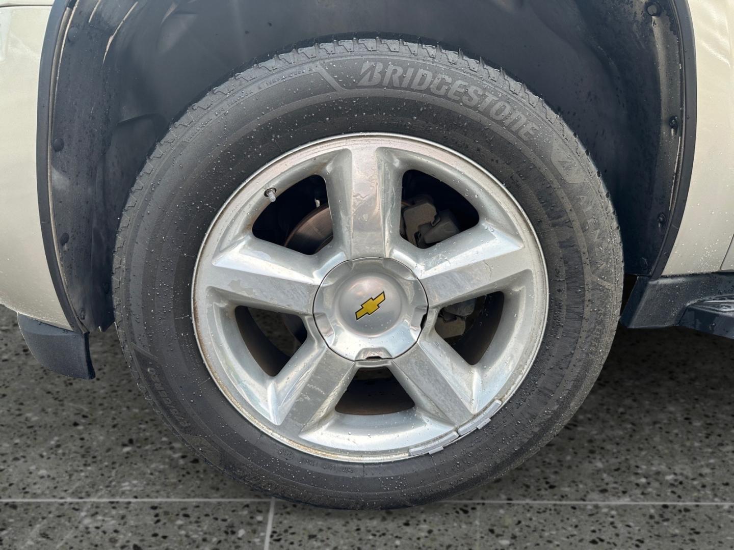 2007 Tan Chevrolet Suburban LS 1500 4WD (1GNFK16377J) with an 5.3L V8 OHV 16V FFV engine, 4-Speed Automatic Overdrive transmission, located at 5700 Curlew Drive, Norfolk, VA, 23502, (757) 455-6330, 36.841885, -76.209412 - Photo#13