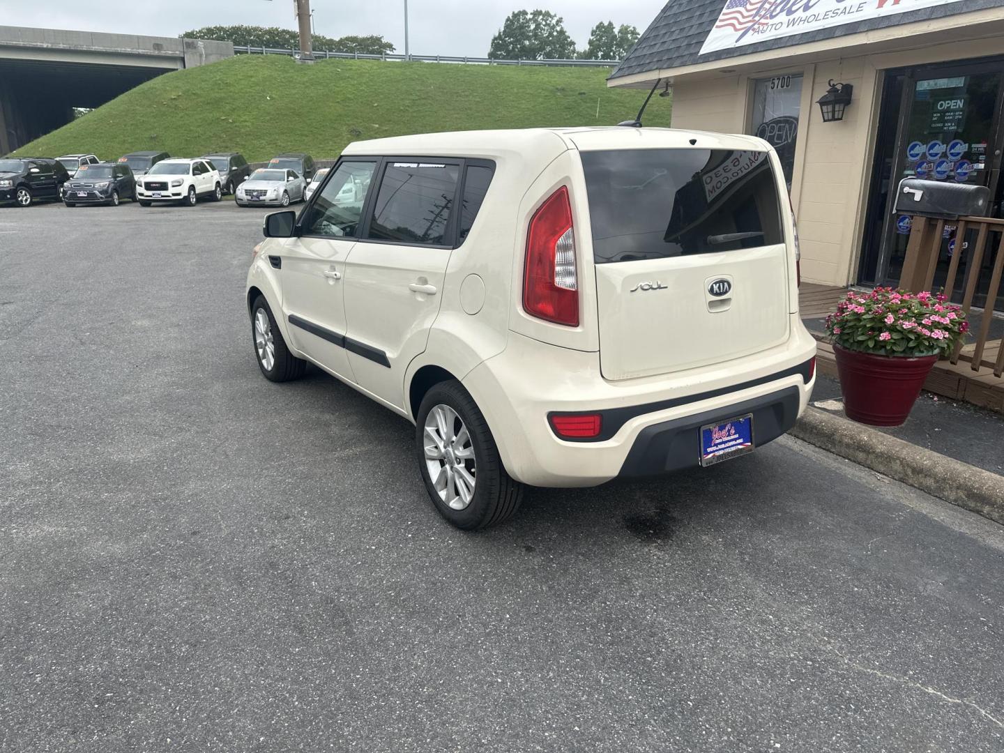 2013 Tan Kia Soul (KNDJT2A61D7) with an 2.0L L4 DOHC 16V engine, Automatic transmission, located at 5700 Curlew Drive, Norfolk, VA, 23502, (757) 455-6330, 36.841885, -76.209412 - Photo#1