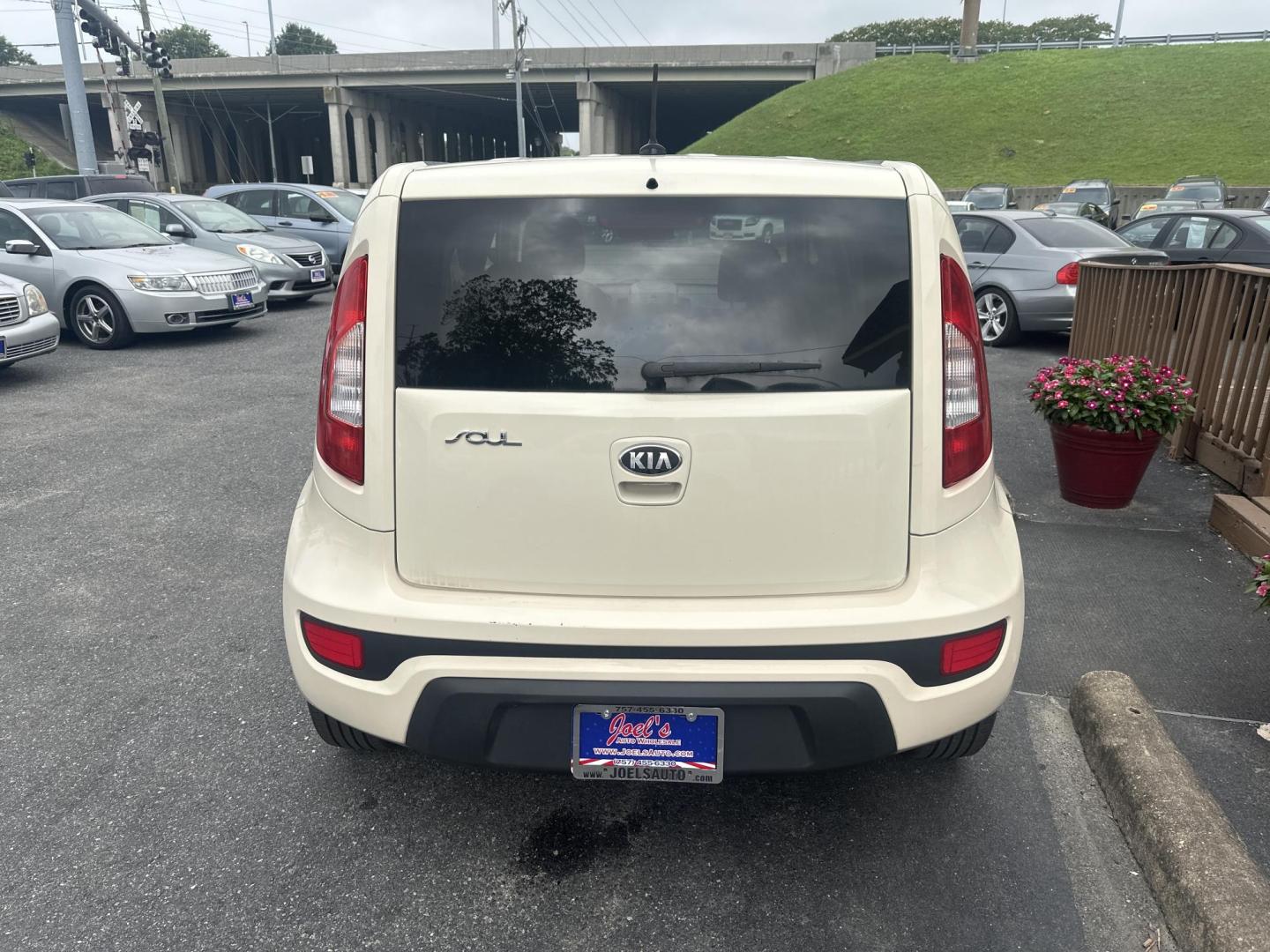 2013 Tan Kia Soul (KNDJT2A61D7) with an 2.0L L4 DOHC 16V engine, Automatic transmission, located at 5700 Curlew Drive, Norfolk, VA, 23502, (757) 455-6330, 36.841885, -76.209412 - Photo#2