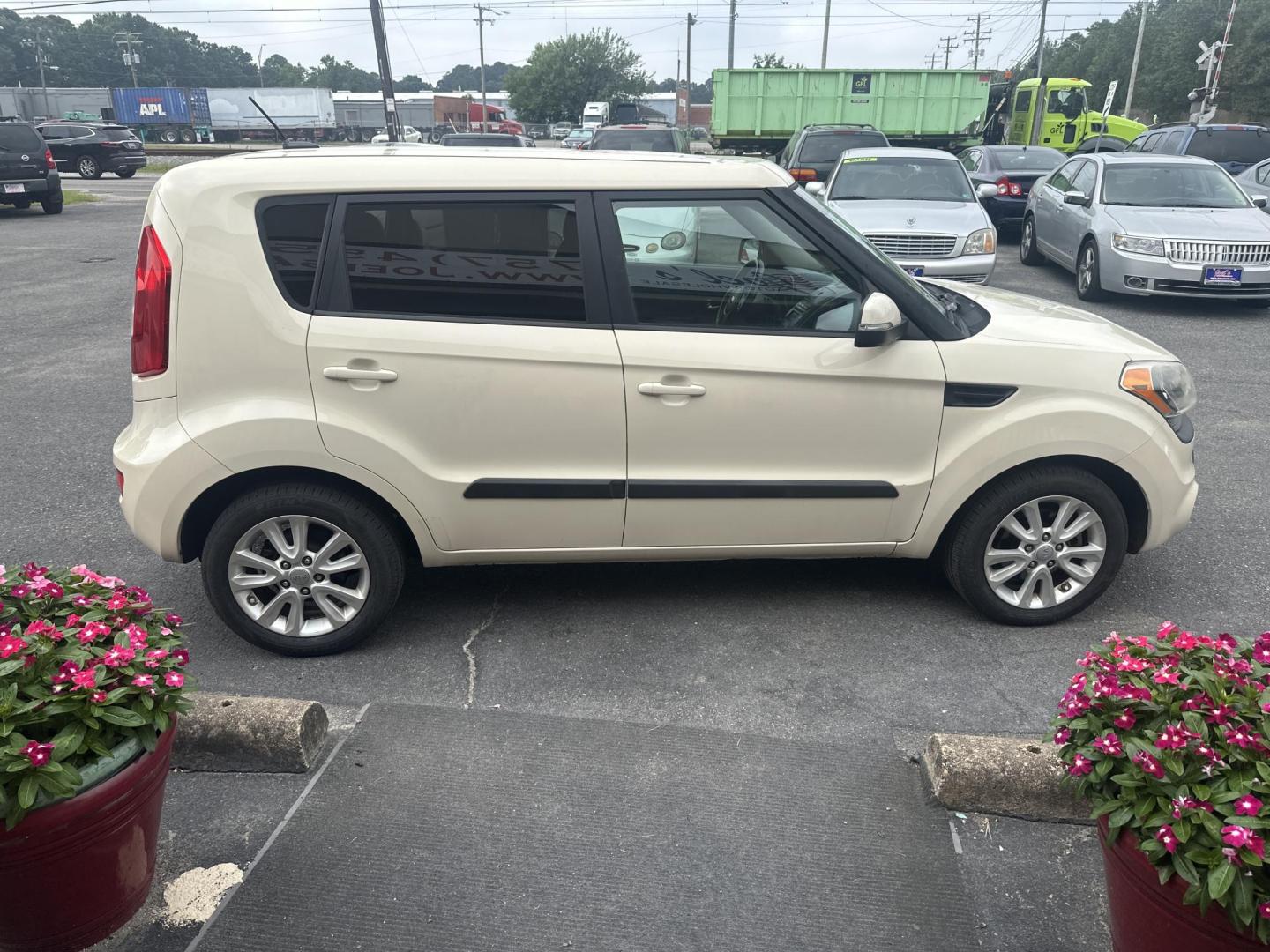 2013 Tan Kia Soul (KNDJT2A61D7) with an 2.0L L4 DOHC 16V engine, Automatic transmission, located at 5700 Curlew Drive, Norfolk, VA, 23502, (757) 455-6330, 36.841885, -76.209412 - Photo#3