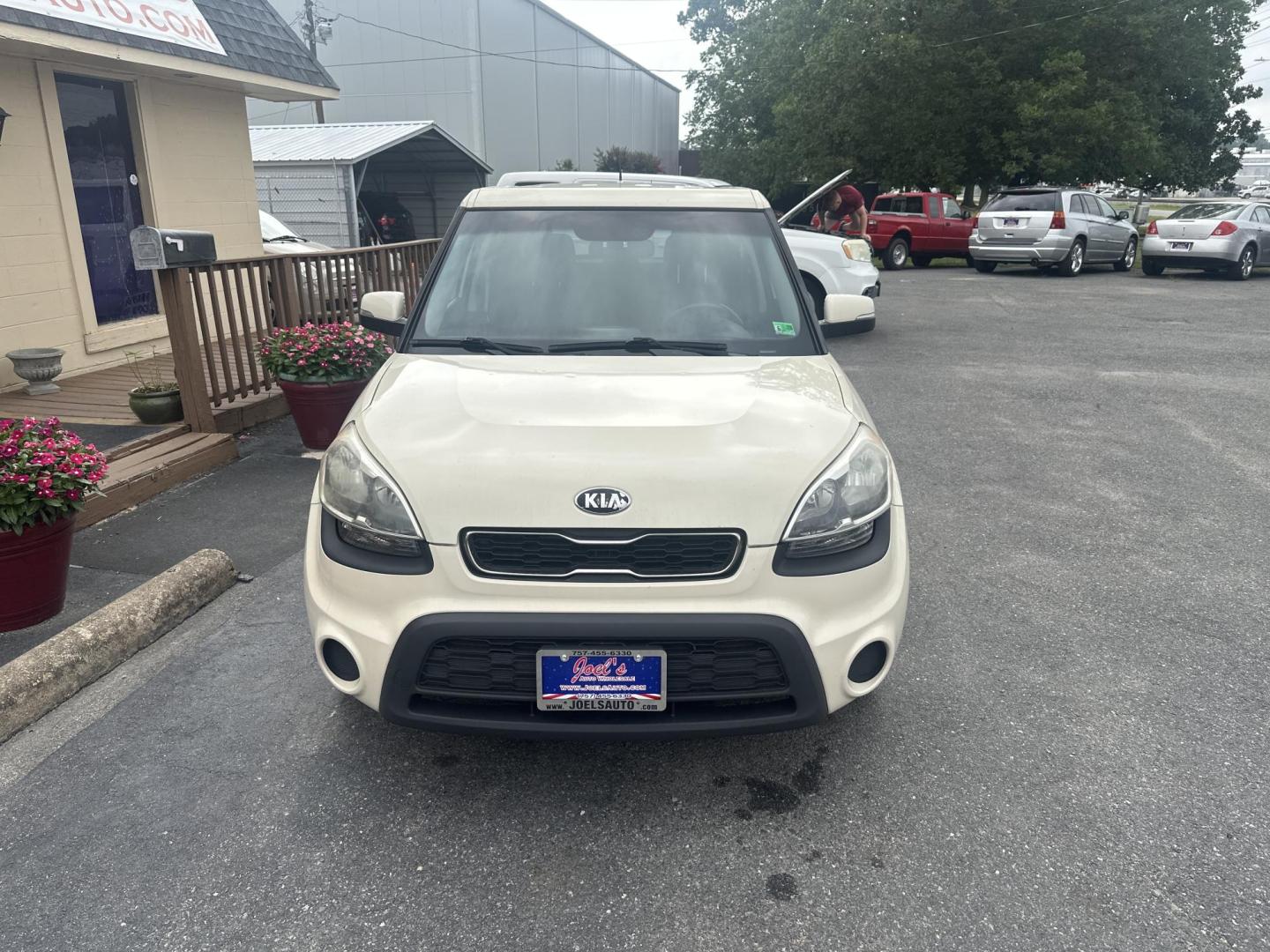 2013 Tan Kia Soul (KNDJT2A61D7) with an 2.0L L4 DOHC 16V engine, Automatic transmission, located at 5700 Curlew Drive, Norfolk, VA, 23502, (757) 455-6330, 36.841885, -76.209412 - Photo#4