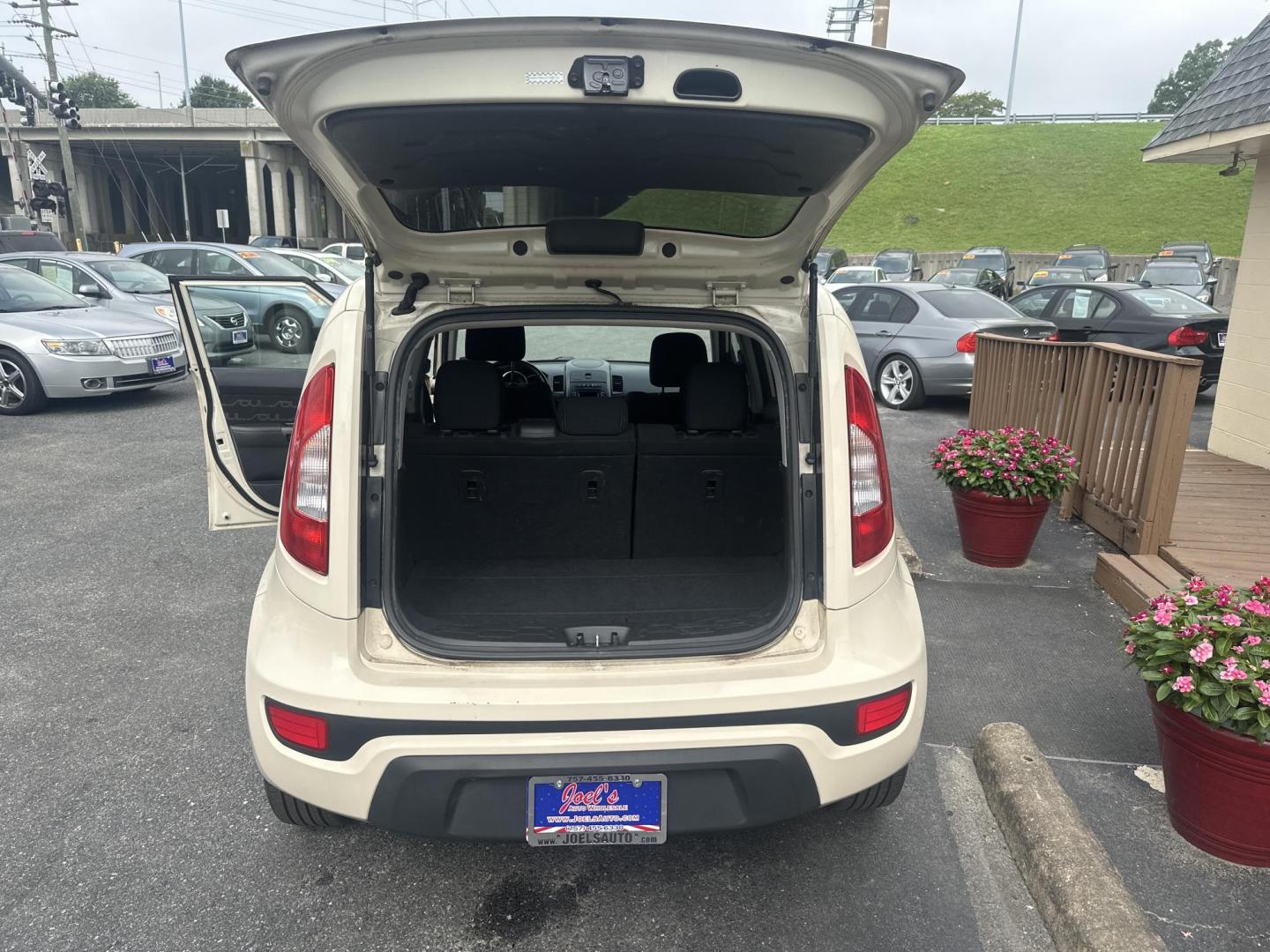 2013 Tan Kia Soul (KNDJT2A61D7) with an 2.0L L4 DOHC 16V engine, Automatic transmission, located at 5700 Curlew Drive, Norfolk, VA, 23502, (757) 455-6330, 36.841885, -76.209412 - Photo#9