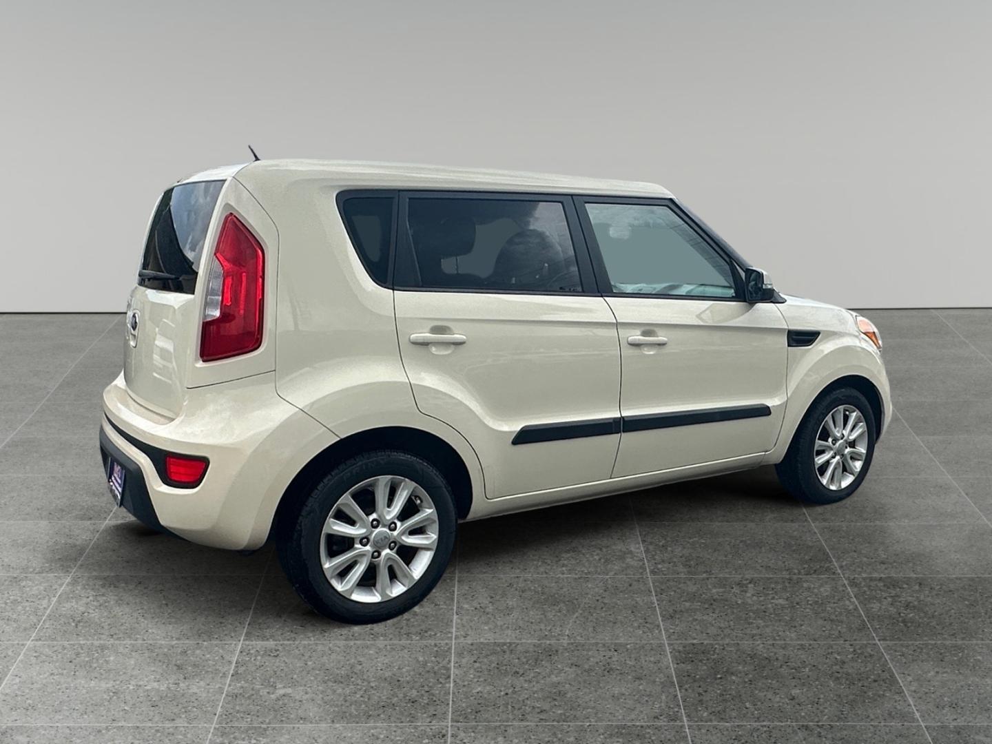 2013 Tan Kia Soul (KNDJT2A61D7) with an 2.0L L4 DOHC 16V engine, Automatic transmission, located at 5700 Curlew Drive, Norfolk, VA, 23502, (757) 455-6330, 36.841885, -76.209412 - Photo#4