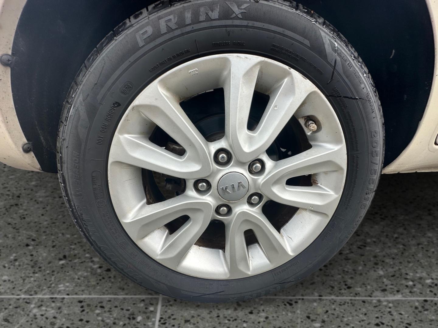 2013 Tan Kia Soul (KNDJT2A61D7) with an 2.0L L4 DOHC 16V engine, Automatic transmission, located at 5700 Curlew Drive, Norfolk, VA, 23502, (757) 455-6330, 36.841885, -76.209412 - Photo#13