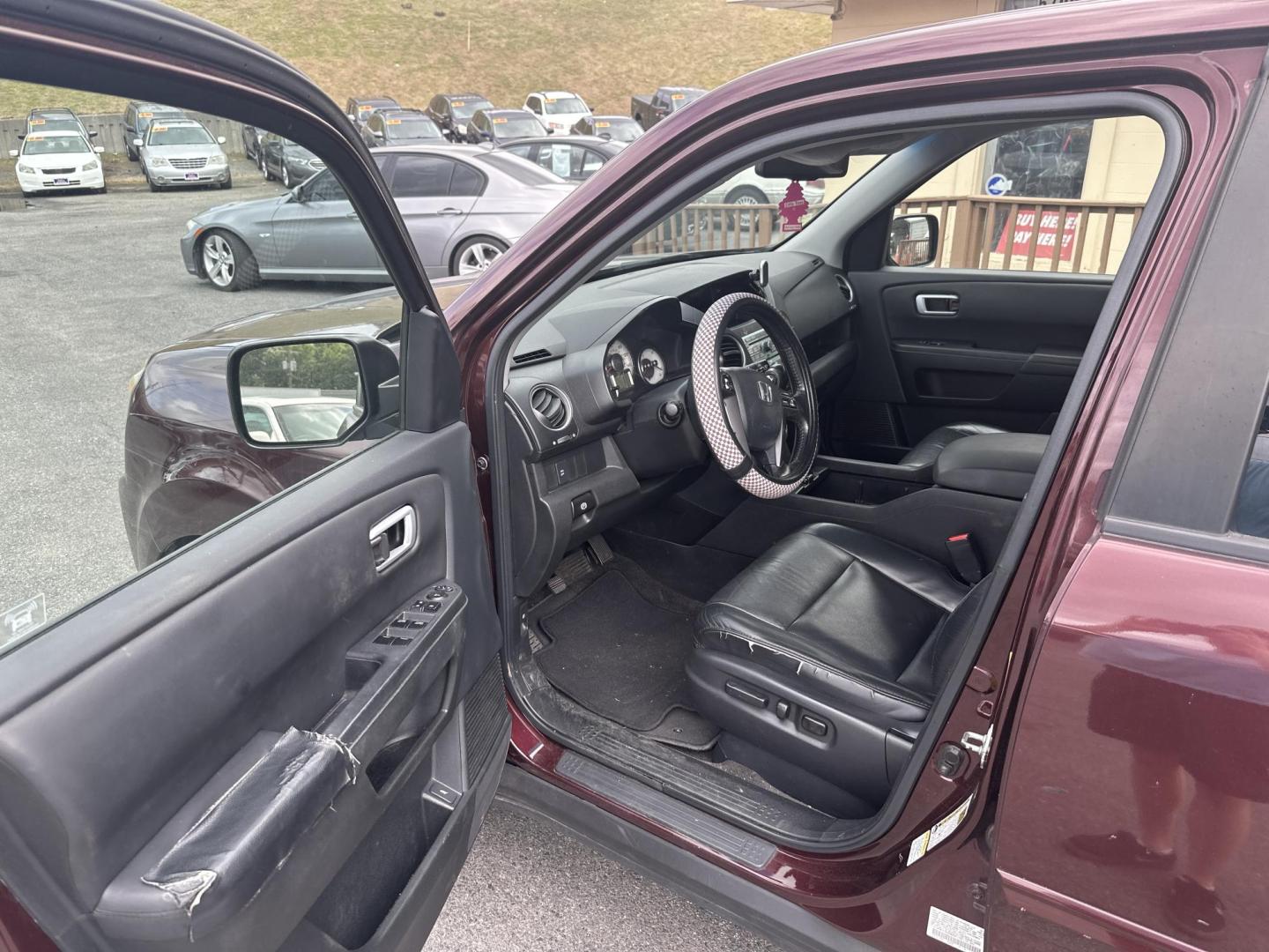 2011 Honda Pilot EX-L 2WD 5-Spd AT with DVD (5FNYF3H60BB) with an 3.5L V6 SOHC 24V engine, 5-Speed Automatic transmission, located at 5700 Curlew Drive, Norfolk, VA, 23502, (757) 455-6330, 36.841885, -76.209412 - Photo#4