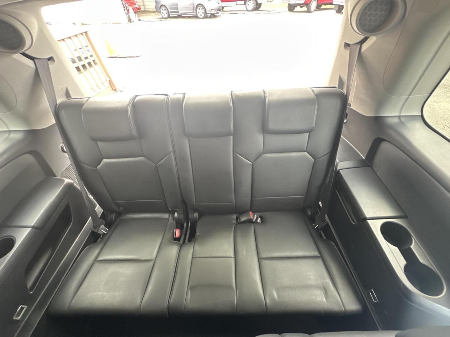2011 Honda Pilot EX-L 2WD 5-Spd AT with DVD (5FNYF3H60BB) with an 3.5L V6 SOHC 24V engine, 5-Speed Automatic transmission, located at 5700 Curlew Drive, Norfolk, VA, 23502, (757) 455-6330, 36.841885, -76.209412 - Photo#8