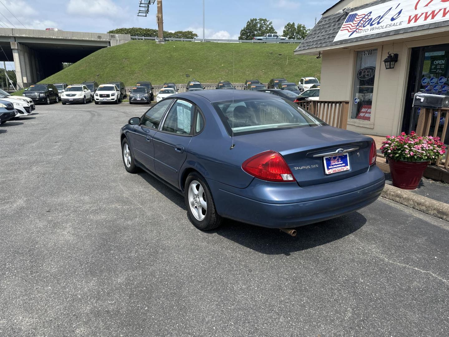 2002 Blue Ford Taurus SES Deluxe (1FAFP55UX2A) with an 3.0L V6 OHV 12V engine, 4-Speed Automatic Overdrive transmission, located at 5700 Curlew Drive, Norfolk, VA, 23502, (757) 455-6330, 36.841885, -76.209412 - Photo#1