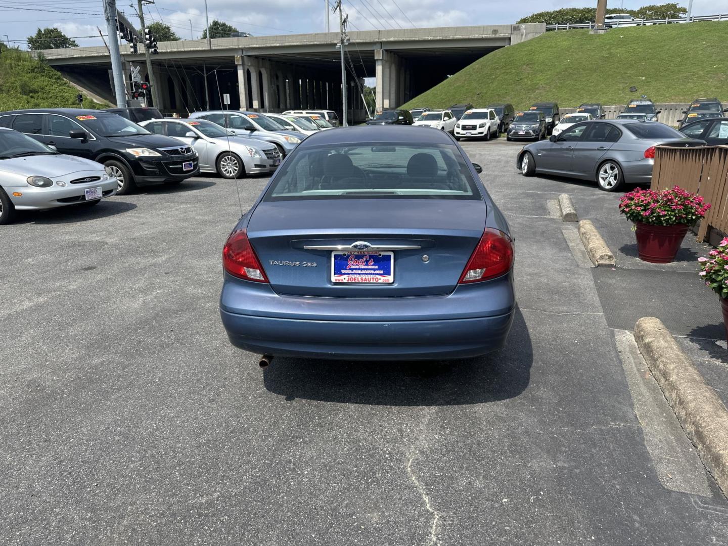2002 Blue Ford Taurus SES Deluxe (1FAFP55UX2A) with an 3.0L V6 OHV 12V engine, 4-Speed Automatic Overdrive transmission, located at 5700 Curlew Drive, Norfolk, VA, 23502, (757) 455-6330, 36.841885, -76.209412 - Photo#2