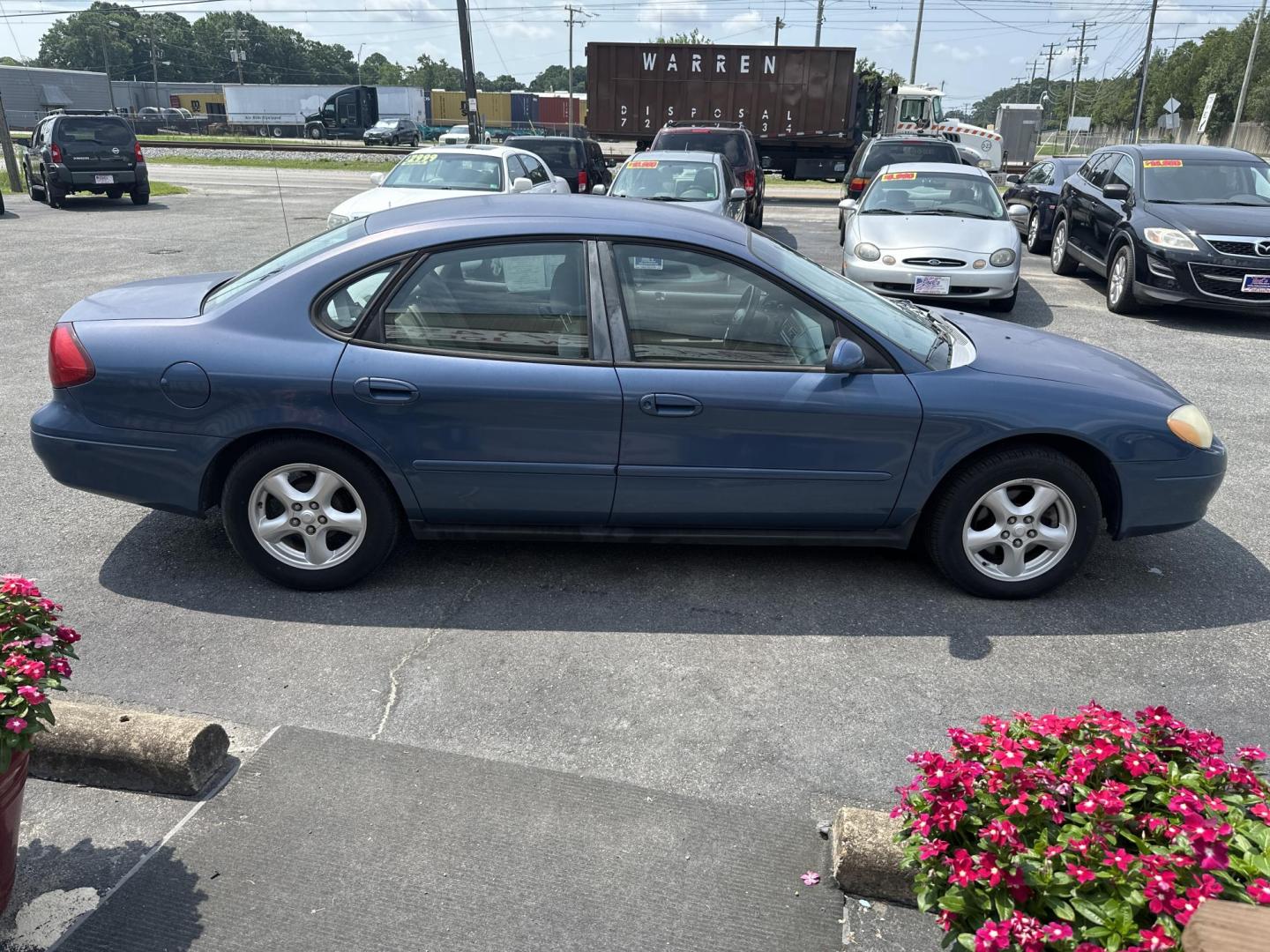 2002 Blue Ford Taurus SES Deluxe (1FAFP55UX2A) with an 3.0L V6 OHV 12V engine, 4-Speed Automatic Overdrive transmission, located at 5700 Curlew Drive, Norfolk, VA, 23502, (757) 455-6330, 36.841885, -76.209412 - Photo#3