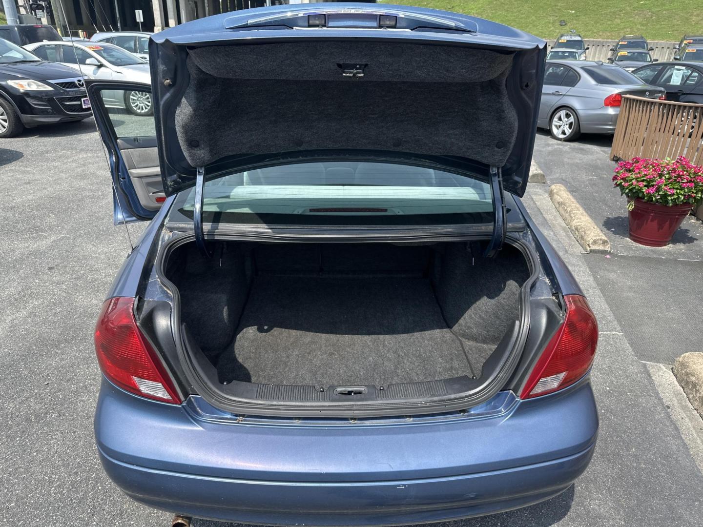 2002 Blue Ford Taurus SES Deluxe (1FAFP55UX2A) with an 3.0L V6 OHV 12V engine, 4-Speed Automatic Overdrive transmission, located at 5700 Curlew Drive, Norfolk, VA, 23502, (757) 455-6330, 36.841885, -76.209412 - Photo#9