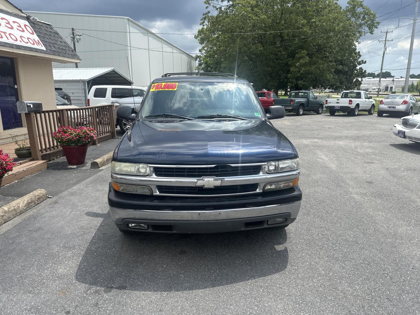 2004 Blue Chevrolet Suburban 1500 2WD (3GNEC16Z64G) with an 5.3L V8 OHV 16V FFV engine, 4-Speed Automatic Overdrive transmission, located at 5700 Curlew Drive, Norfolk, VA, 23502, (757) 455-6330, 36.841885, -76.209412 - Photo#4