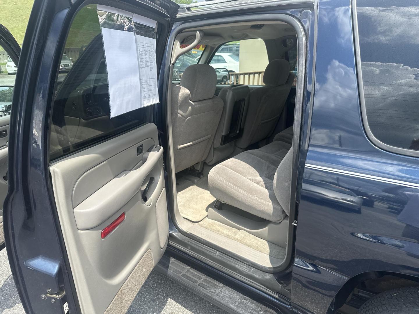 2004 Blue Chevrolet Suburban 1500 2WD (3GNEC16Z64G) with an 5.3L V8 OHV 16V FFV engine, 4-Speed Automatic Overdrive transmission, located at 5700 Curlew Drive, Norfolk, VA, 23502, (757) 455-6330, 36.841885, -76.209412 - Photo#7