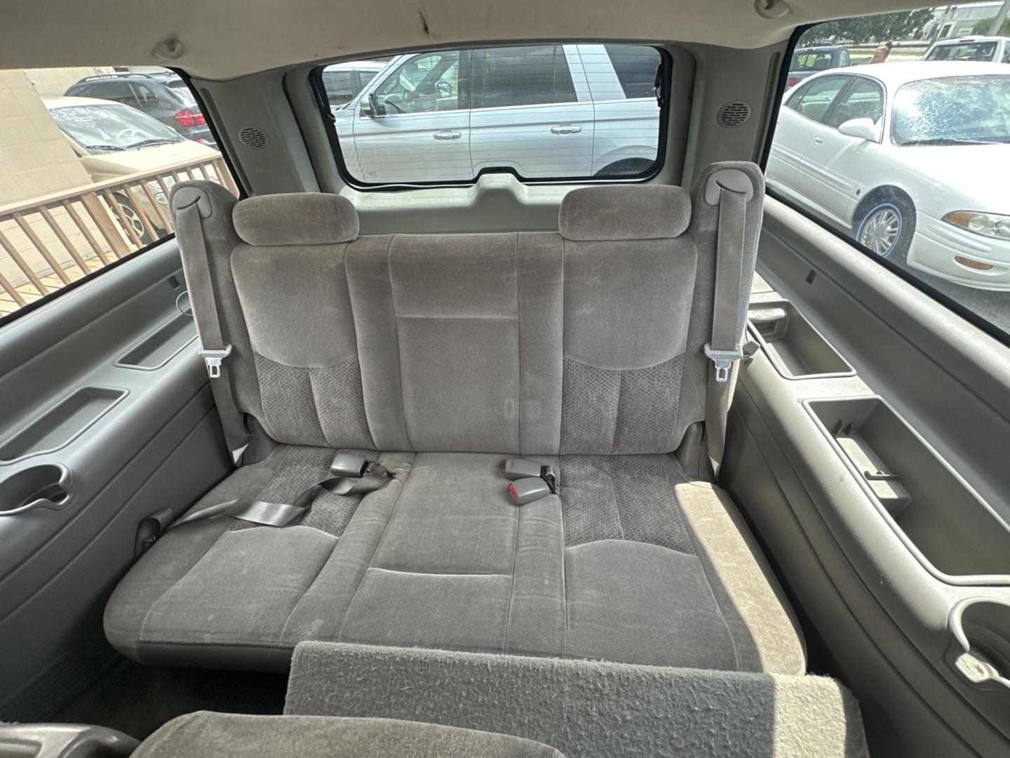2004 Blue Chevrolet Suburban 1500 2WD (3GNEC16Z64G) with an 5.3L V8 OHV 16V FFV engine, 4-Speed Automatic Overdrive transmission, located at 5700 Curlew Drive, Norfolk, VA, 23502, (757) 455-6330, 36.841885, -76.209412 - Photo#9
