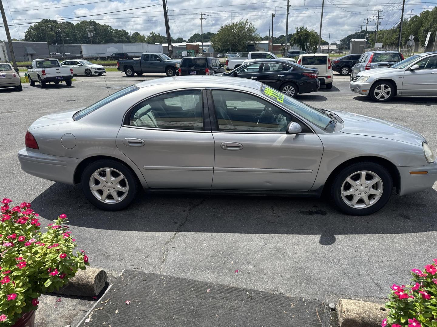 2003 Mercury Sable GS (1MEFM50U53G) with an 3.0L V6 OHV 12V engine, 4-Speed Automatic Overdrive transmission, located at 5700 Curlew Drive, Norfolk, VA, 23502, (757) 455-6330, 36.841885, -76.209412 - Photo#3