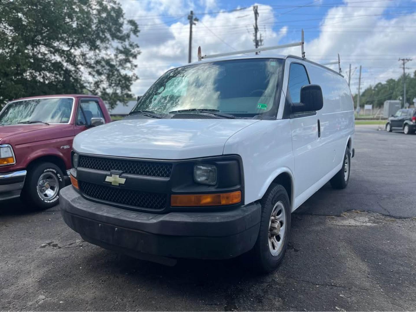 2011 White /Gray Chevrolet Express 1500 Cargo (1GCSGAFX8B1) with an 4.3L V6 OHV 12V engine, 4-Speed Automatic transmission, located at 5700 Curlew Drive, Norfolk, VA, 23502, (757) 455-6330, 36.841885, -76.209412 - CASH SALE NO IN HOUSE FINANCING AVAILABLE -2011 Chevrolet Express 1500 -Rear wheel drive 4.3 v6 -208k miles -No issues ready to work -Cold AC Hot heat -4 new tires -New battery -New state inspection -Virginia dealer - Photo#1