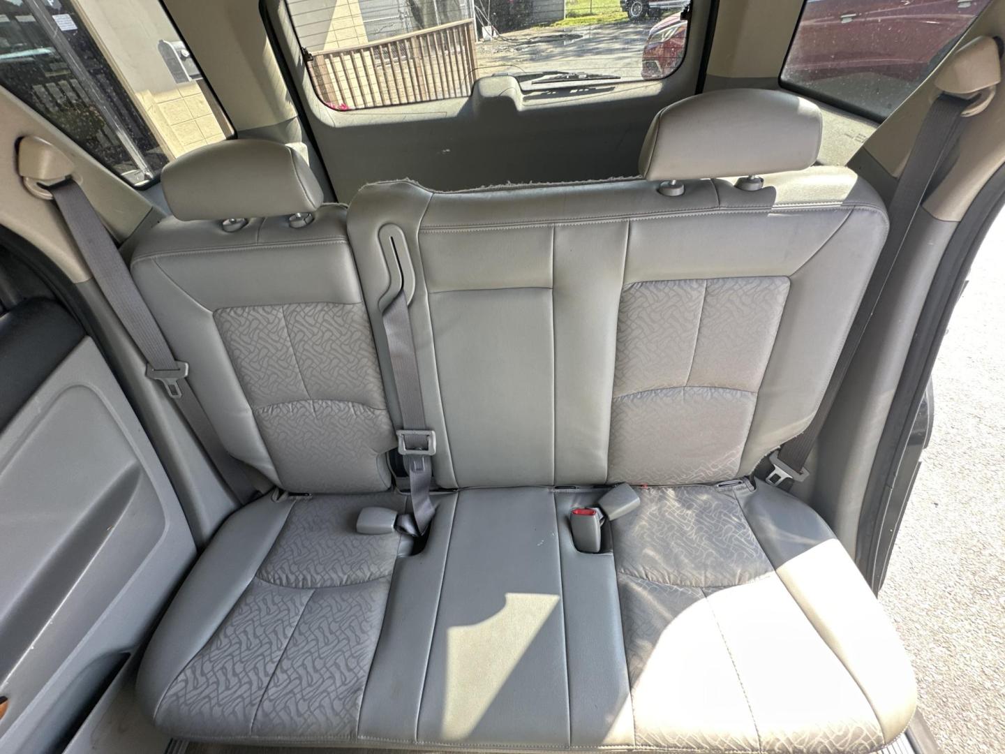 2006 Saturn Vue FWD V6 (5GZCZ534X6S) with an 3.5L V6 SOHC 24V engine, 5-Speed Automatic Overdrive transmission, located at 5700 Curlew Drive, Norfolk, VA, 23502, (757) 455-6330, 36.841885, -76.209412 - Photo#9