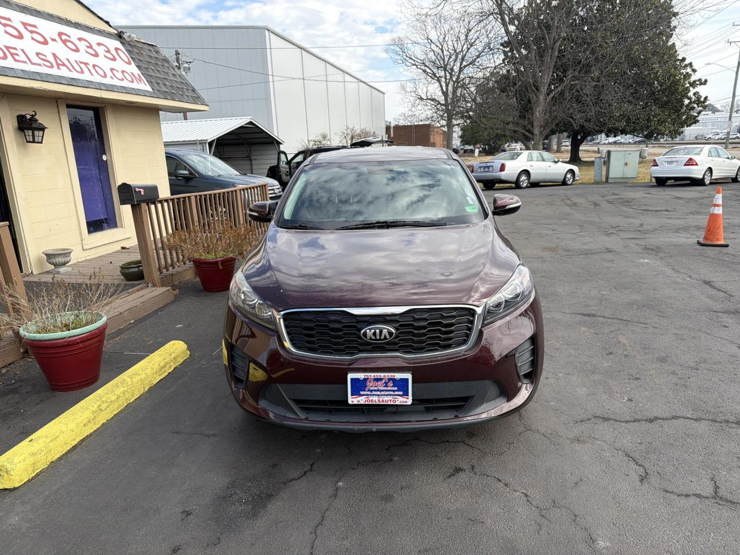2019 Burgundy Kia Sorento LX 2WD (5XYPG4A36KG) with an 2.4L L4 DOHC 16V engine, 6A transmission, located at 5700 Curlew Drive, Norfolk, VA, 23502, (757) 455-6330, 36.841885, -76.209412 - Photo#4