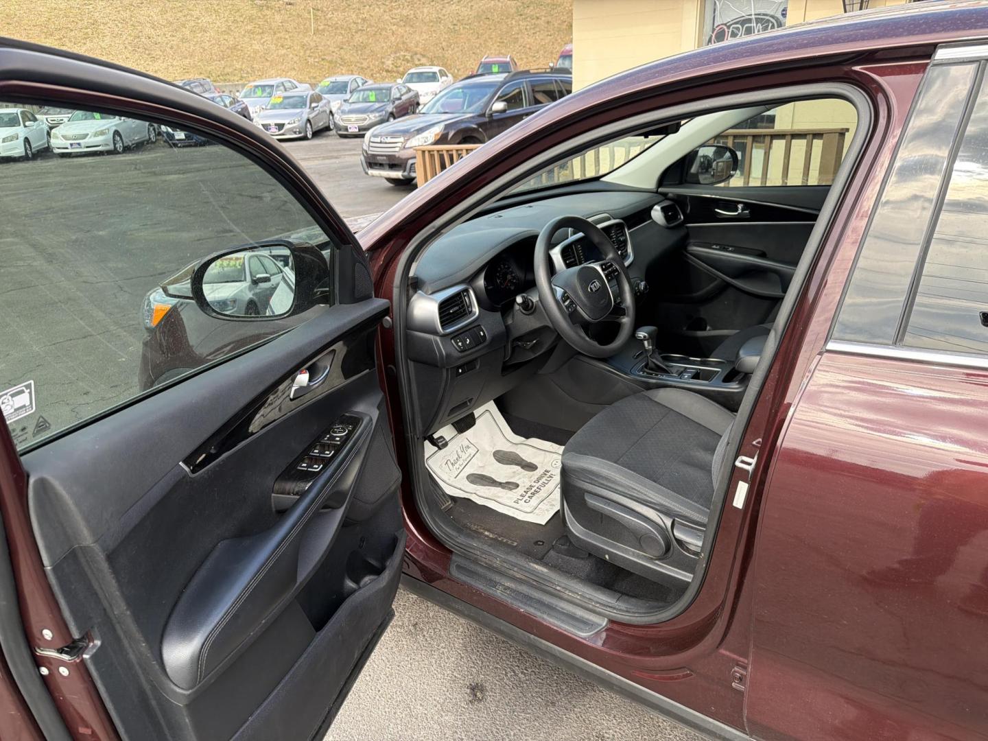 2019 Burgundy Kia Sorento LX 2WD (5XYPG4A36KG) with an 2.4L L4 DOHC 16V engine, 6A transmission, located at 5700 Curlew Drive, Norfolk, VA, 23502, (757) 455-6330, 36.841885, -76.209412 - Photo#5