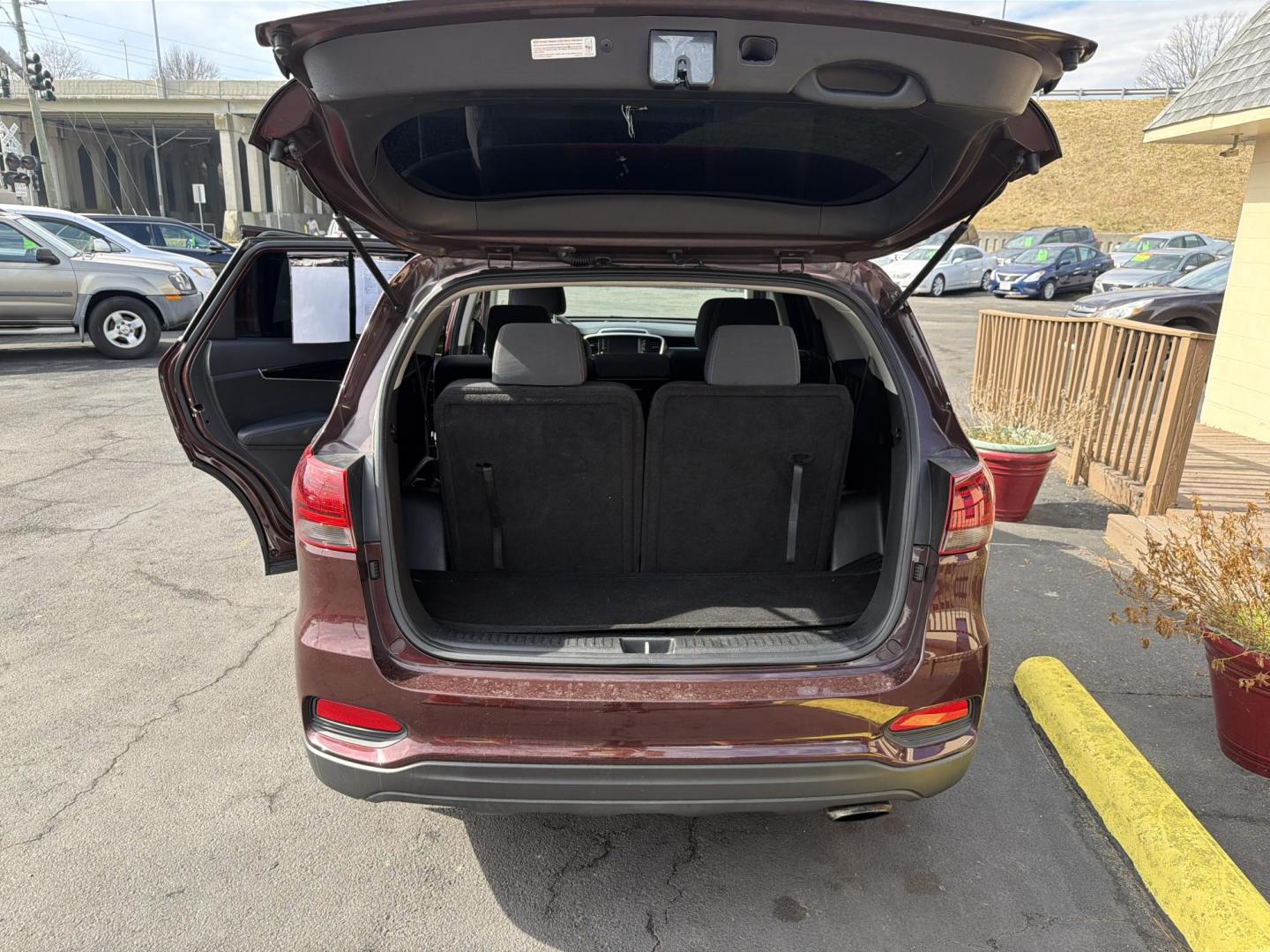 2019 Burgundy Kia Sorento LX 2WD (5XYPG4A36KG) with an 2.4L L4 DOHC 16V engine, 6A transmission, located at 5700 Curlew Drive, Norfolk, VA, 23502, (757) 455-6330, 36.841885, -76.209412 - Photo#10