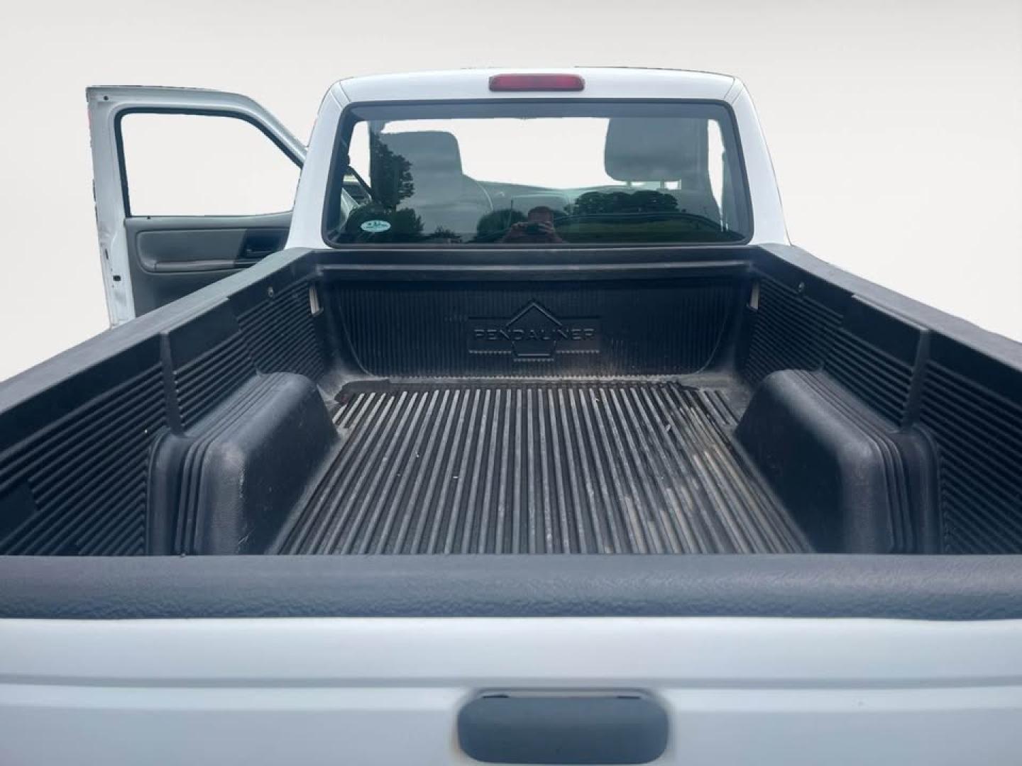 2011 White /Black Ford Ranger XL 2WD (1FTKR1AD6BP) with an 2.3L L4 SOHC 8V engine, 5-Speed Automatic Overdrive transmission, located at 5700 Curlew Drive, Norfolk, VA, 23502, (757) 455-6330, 36.841885, -76.209412 - -New state inspection -No issues -Ready for a new owner -Virginia dealer message for appt - Photo#5