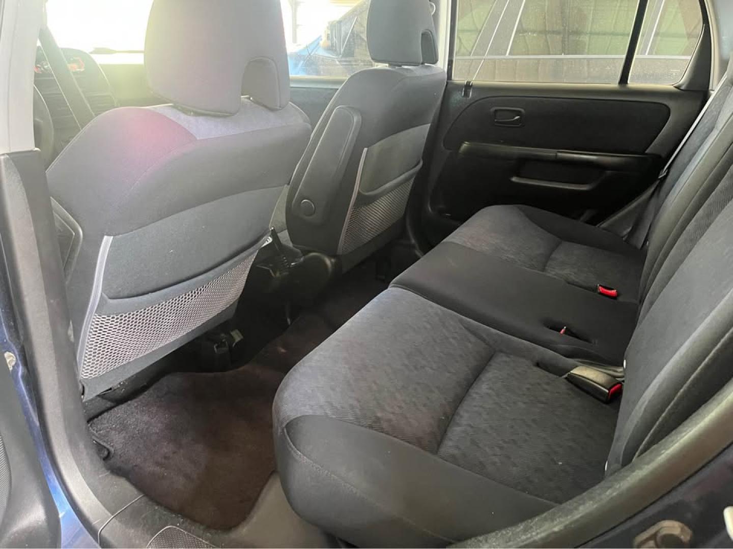 2006 Blue /Black Honda CR-V LX 2WD AT (JHLRD68546C) with an 2.4L L4 DOHC 16V engine, 5-Speed Automatic Overdrive transmission, located at 5700 Curlew Drive, Norfolk, VA, 23502, (757) 455-6330, 36.841885, -76.209412 - -Excellent condition -No issues drives great -Ready for a new owner -New state inspection -Virginia dealer - Photo#11