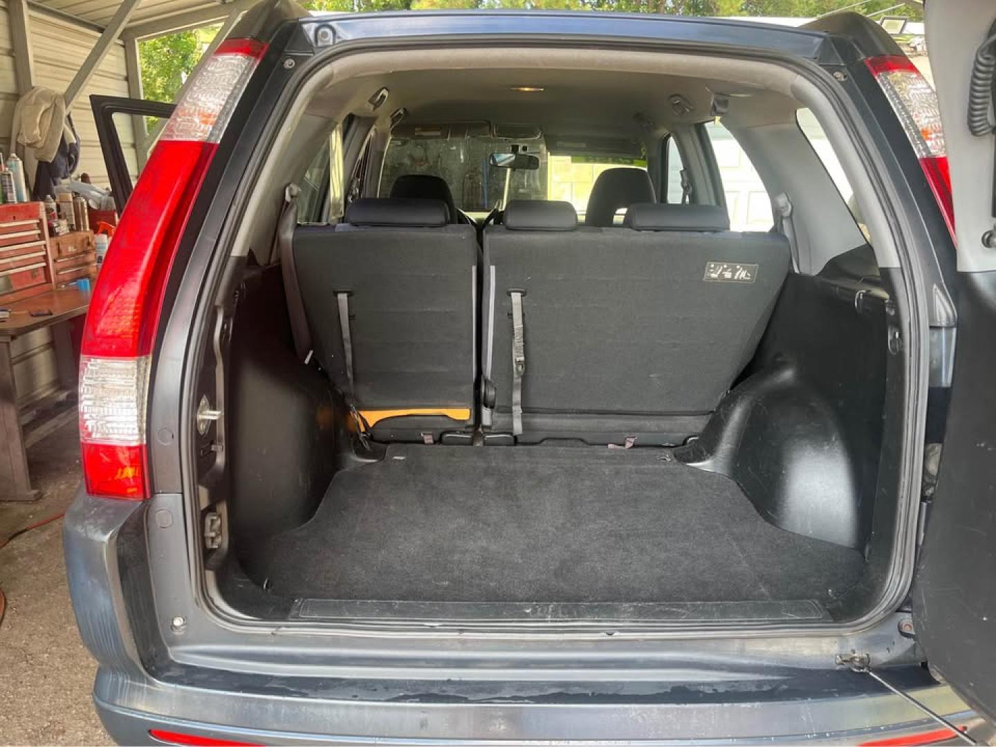 2006 Blue /Black Honda CR-V LX 2WD AT (JHLRD68546C) with an 2.4L L4 DOHC 16V engine, 5-Speed Automatic Overdrive transmission, located at 5700 Curlew Drive, Norfolk, VA, 23502, (757) 455-6330, 36.841885, -76.209412 - -Excellent condition -No issues drives great -Ready for a new owner -New state inspection -Virginia dealer - Photo#12