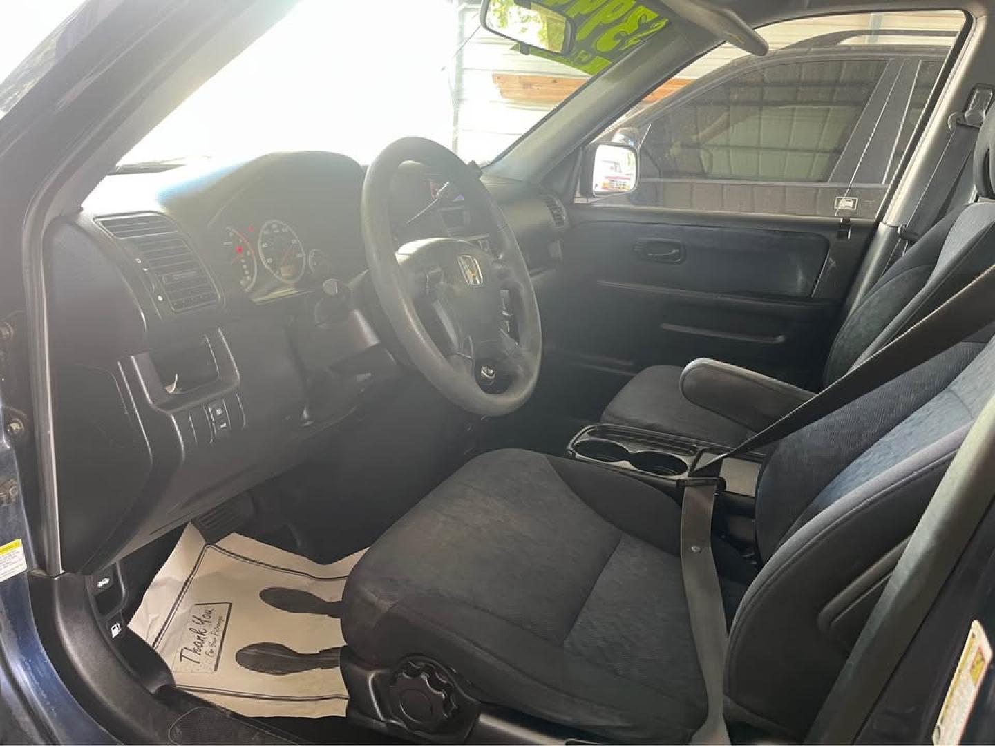 2006 Blue /Black Honda CR-V LX 2WD AT (JHLRD68546C) with an 2.4L L4 DOHC 16V engine, 5-Speed Automatic Overdrive transmission, located at 5700 Curlew Drive, Norfolk, VA, 23502, (757) 455-6330, 36.841885, -76.209412 - -Excellent condition -No issues drives great -Ready for a new owner -New state inspection -Virginia dealer - Photo#7