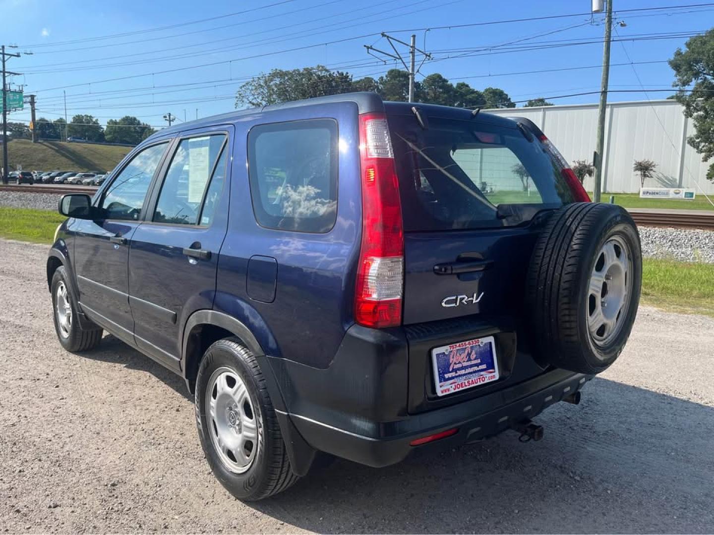 2006 Blue /Black Honda CR-V LX 2WD AT (JHLRD68546C) with an 2.4L L4 DOHC 16V engine, 5-Speed Automatic Overdrive transmission, located at 5700 Curlew Drive, Norfolk, VA, 23502, (757) 455-6330, 36.841885, -76.209412 - -Excellent condition -No issues drives great -Ready for a new owner -New state inspection -Virginia dealer - Photo#2